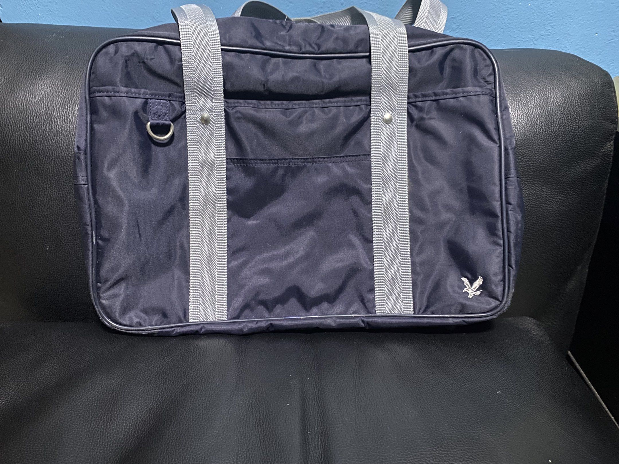 Lyle & Scott Navy School Bag/Laptop bag (Category: Laptop Bags & Sleeves) located in Caloocan City. Submitted by senglavs (Listing ID 1418661228, Image 1). Description: - Lyle & Scott navy school bag - Main compartment with multiple pockets - Zippered closure - Two top handles - Front pocket - Gray handle accents - Small logo on front - Checkered interior ₱300 only Loc. North caloocan Pick up or lalamove ship. .