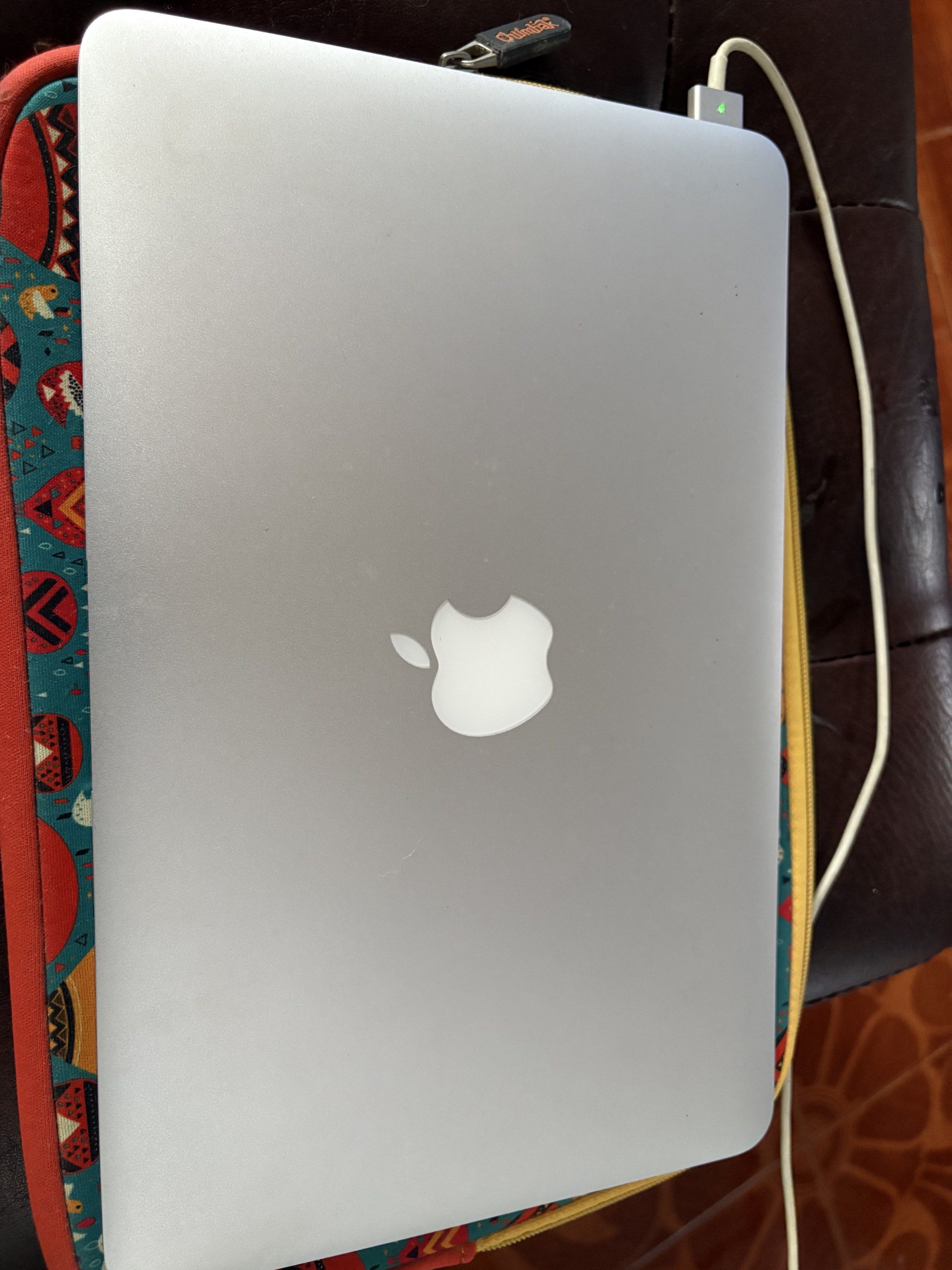 MacBook Air 11-inch 2014 (Category: Laptops & Notebooks) located in Dasmarinas. Submitted by melram83 (Listing ID 1418652335, Image 2). Description: Macbook air 11 inch 2014 No history of repair Hindi po ito masyadong nagamit then na-store na lang. Perfect for students or anyone needing a reliable laptop for everyday tasks. Check out the photos for the specs! If you're interested, let me know!.