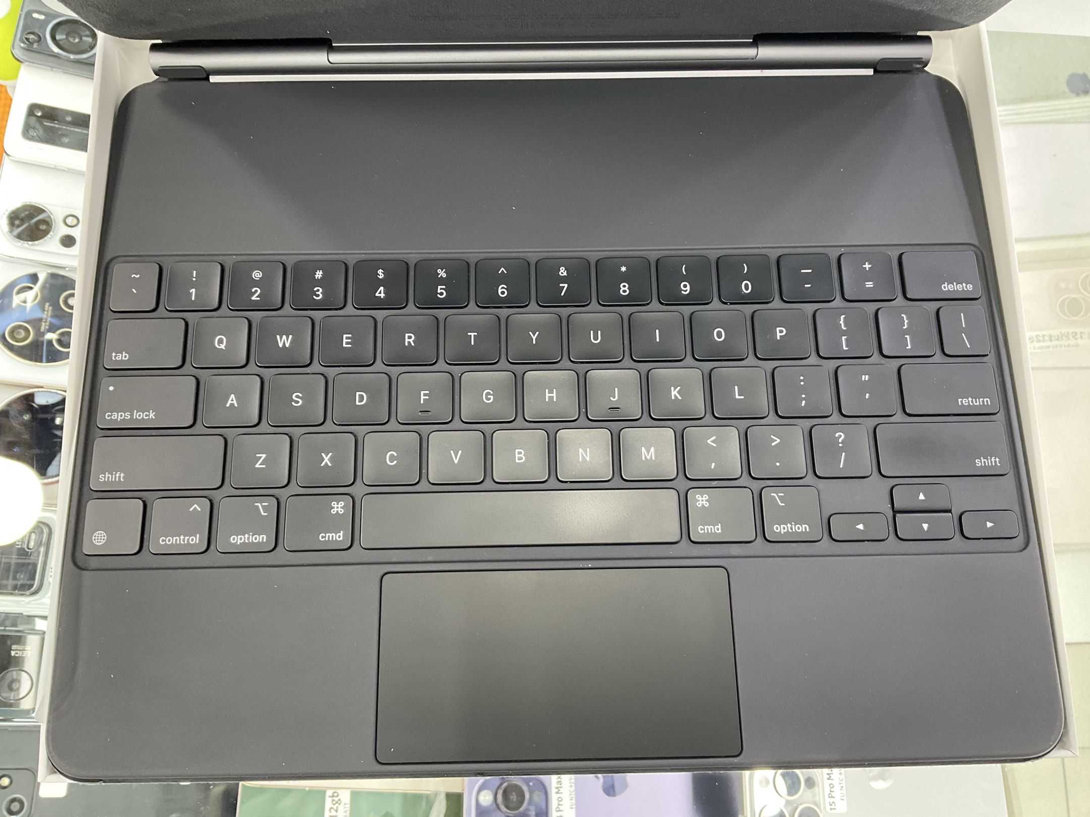 Magic Keyboard 12.9 M1/M2 Pro (Category: Computer Keyboard) located in San Juan City. Submitted by keannagadgetph (Listing ID 1418749581, Image 3). Description: .