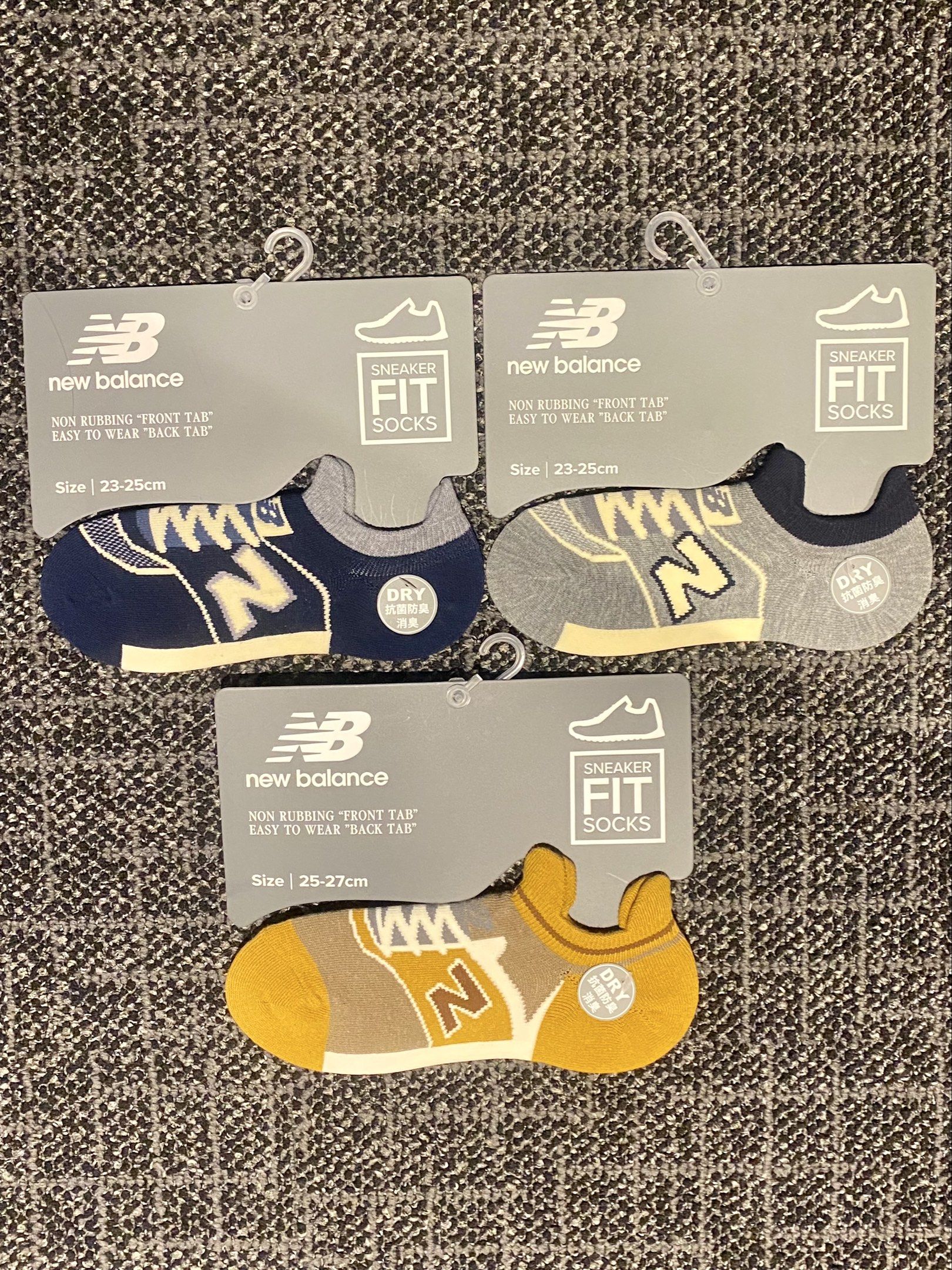New Balance Sneaker Fit Socks (Category: Socks) located in Makati City. Submitted by sweetsj (Listing ID 1418615550, Image 2). Description: - New Balance sneaker fit socks. - got this in Japan - Available in multiple colors - Sizes: 23-25cm, 25-27cm - Non-rubbing "front tab" for comfort - Easy-to-wear "back tab" - Designed to fit like sneakers - perfect for travel or airport stylish fit 800 per pair.