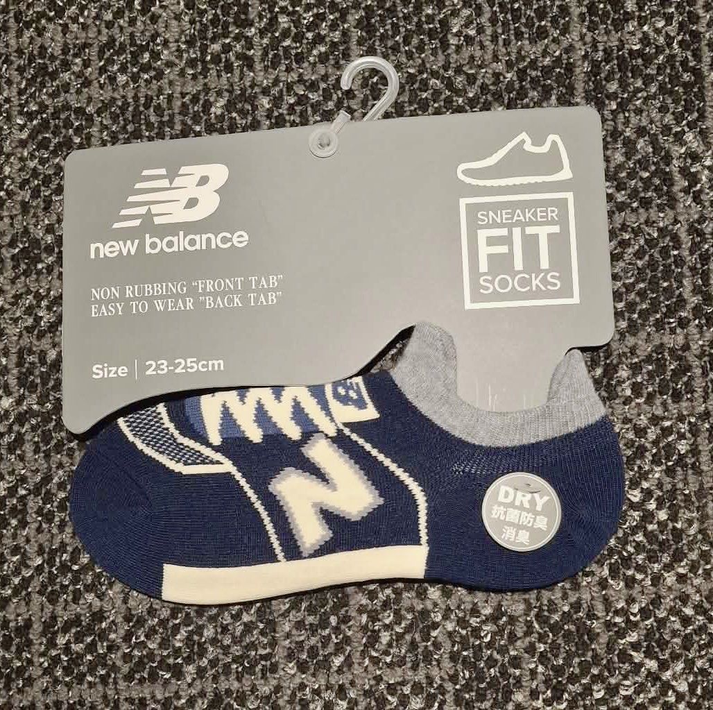 New Balance Sneaker Fit Socks (Category: Socks) located in Makati City. Submitted by sweetsj (Listing ID 1418615550, Image 3). Description: - New Balance sneaker fit socks. - got this in Japan - Available in multiple colors - Sizes: 23-25cm, 25-27cm - Non-rubbing "front tab" for comfort - Easy-to-wear "back tab" - Designed to fit like sneakers - perfect for travel or airport stylish fit 800 per pair.
