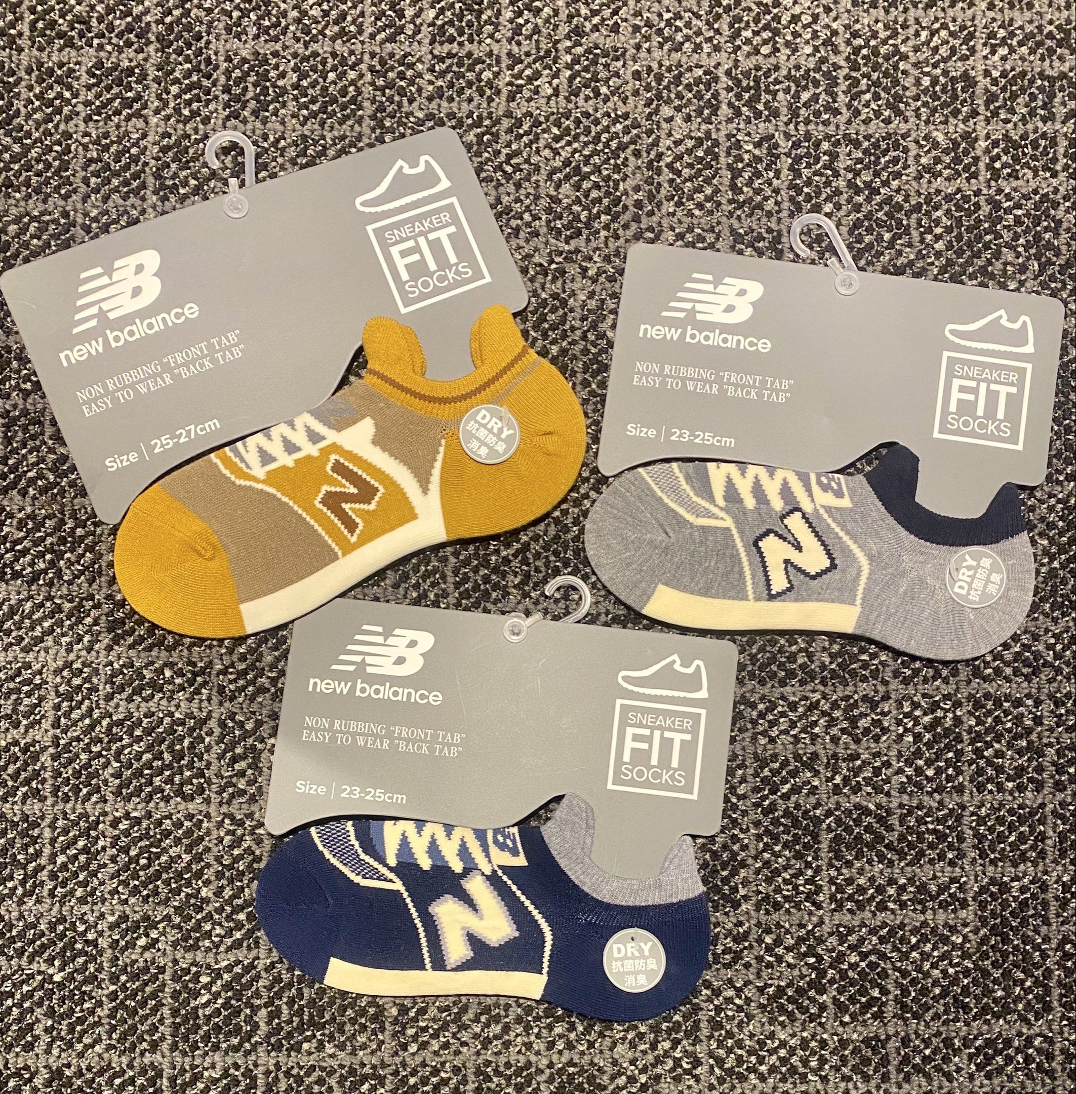 New Balance Sneaker Fit Socks (Category: Socks) located in Makati City. Submitted by sweetsj (Listing ID 1418615550, Image 1). Description: - New Balance sneaker fit socks. - got this in Japan - Available in multiple colors - Sizes: 23-25cm, 25-27cm - Non-rubbing "front tab" for comfort - Easy-to-wear "back tab" - Designed to fit like sneakers - perfect for travel or airport stylish fit 800 per pair.