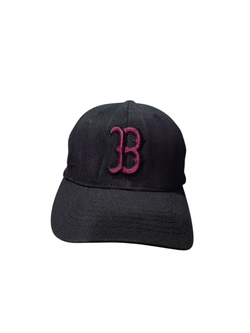 New Era MLB Baseball Cap (Category: Caps & Hats) located in General Santos City (Dadiangas). Submitted by _jackeith (Listing ID 1418742807, Image 1). Description: - New Era cap features the MLB logo and a 'B' logo on the front. - The cap has a black exterior with a maroon brim and logo accents. - The interior features a New Era logo pattern. - The size is XS-S. A great accessory for baseball fans..