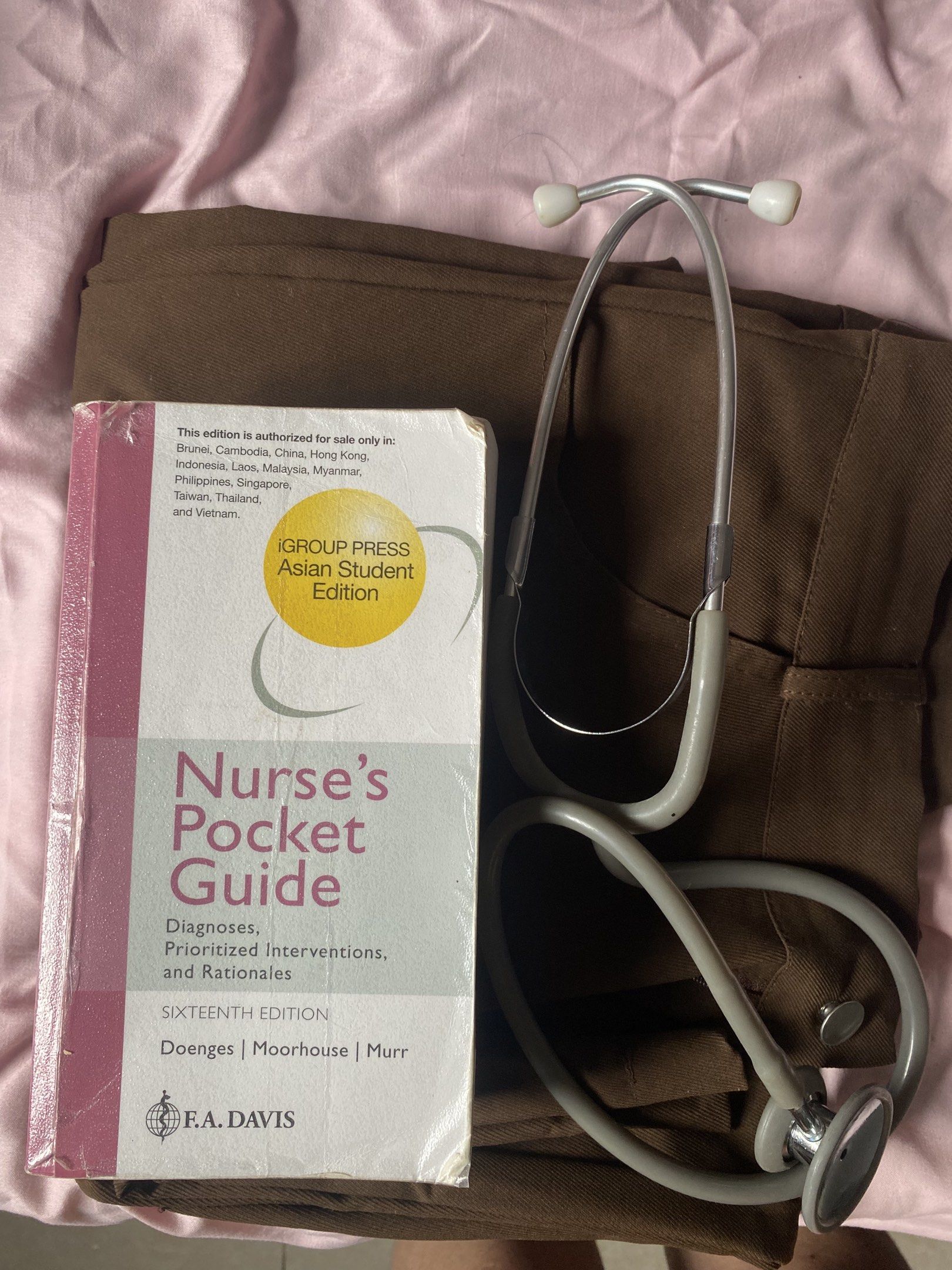 Nurse’s Pocket Guide NANDA (Category: Textbooks) located in Santiago. Submitted by jmayaa (Listing ID 1418653611, Image 2). Description: Nanda 16th edition With free stethoscope (baxtel) mop:bdo/gotyme/maribank mod:j&t .
