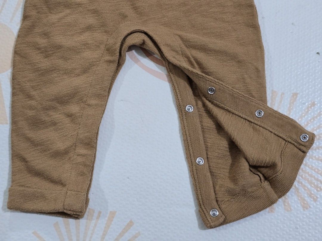 Old Navy Baby Romper 12-18M (Category: Babies & Kids Fashion) located in Makati City. Submitted by lyssz18 (Listing ID 1418693815, Image 3). Description: - Old Navy baby romper - Size: 12-18 months - Color: Warm brown - Sleeveless design - Button closures at neckline and inner leg - Relaxed fit for everyday wear.