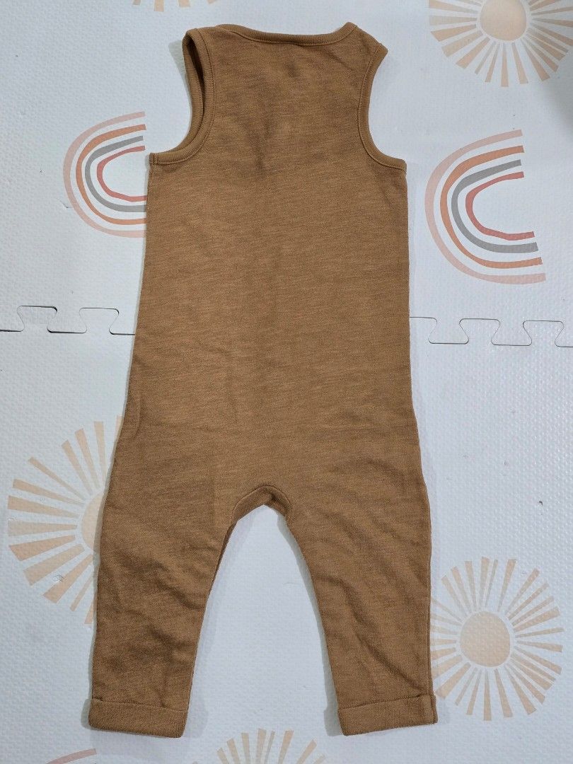 Old Navy Baby Romper 12-18M (Category: Babies & Kids Fashion) located in Makati City. Submitted by lyssz18 (Listing ID 1418693815, Image 2). Description: - Old Navy baby romper - Size: 12-18 months - Color: Warm brown - Sleeveless design - Button closures at neckline and inner leg - Relaxed fit for everyday wear.