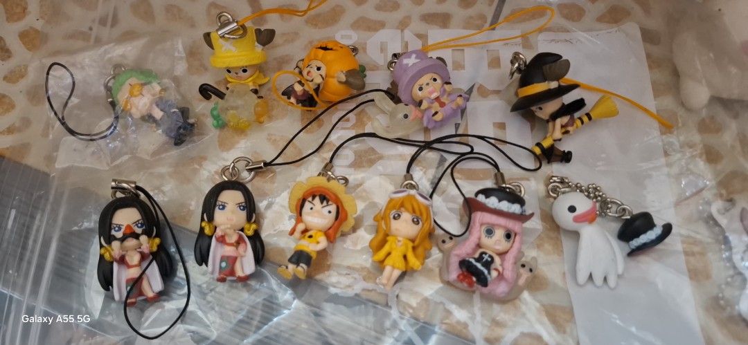 One Piece Keychain Collection (Category: Character Goods) located in Quezon City. Submitted by apple.ordinario (Listing ID 1418697844, Image 1). Description: - One Piece character keychains. - Includes Luffy, Boa Hancock, Nami, and Chopper. - Detailed character designs. - Comes with a strap for easy attachment. - Perfect for bags, keys, and collectibles..