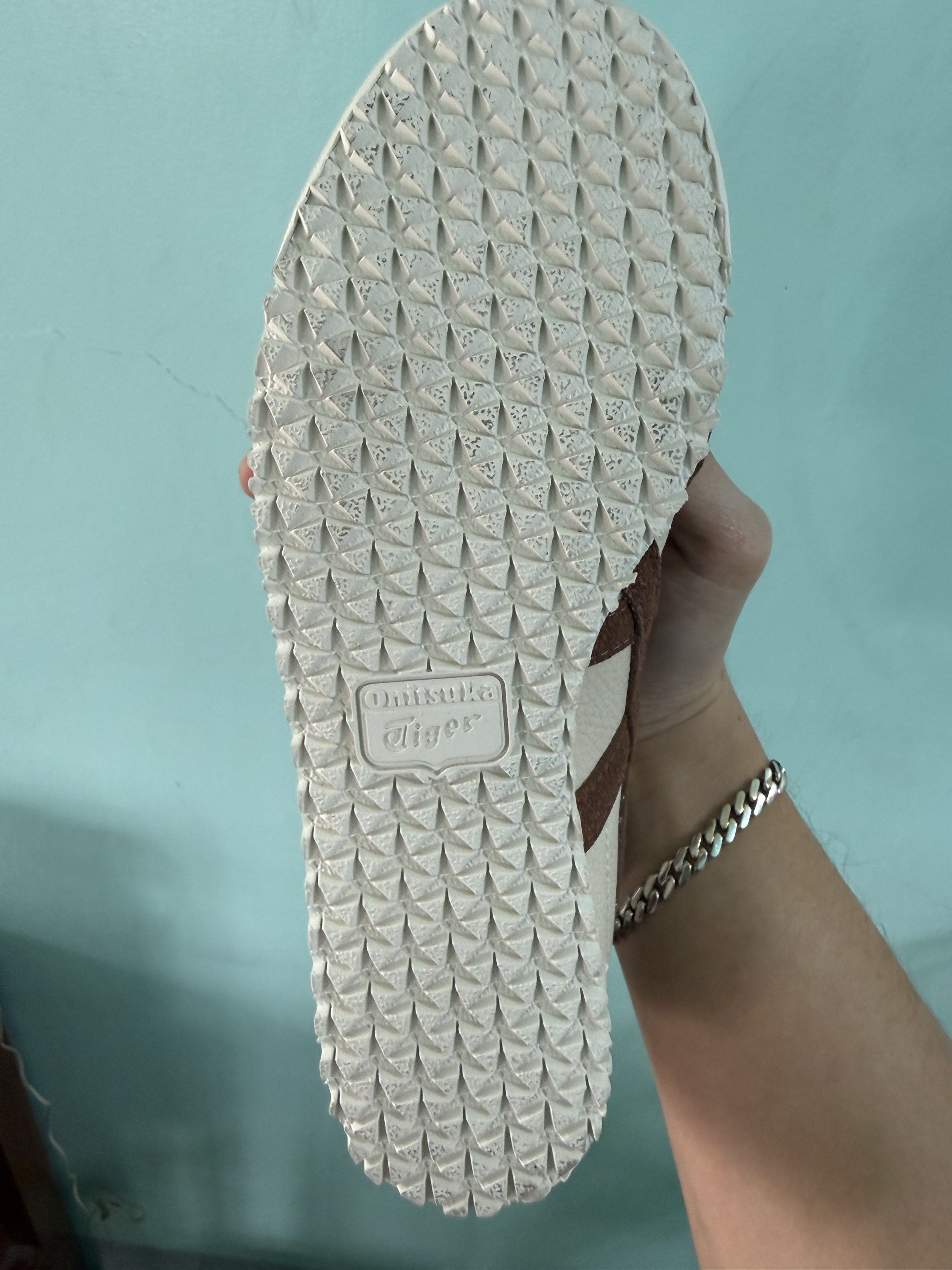 Onitsuka Tiger Mexico 66 VIN Sneakers (Category: Sneakers) located in Valenzuela. Submitted by rosscua (Listing ID 1418625015, Image 3). Description: - Onitsuka Tiger Mexico 66 VIN - Brand New - Authentic - Color: Beige and Brown - Womens Size: EUR 36, UK 3.5, US 5.5, CM 22.5 - Comes with original box(damaged)and tags - Shipping by buyer.