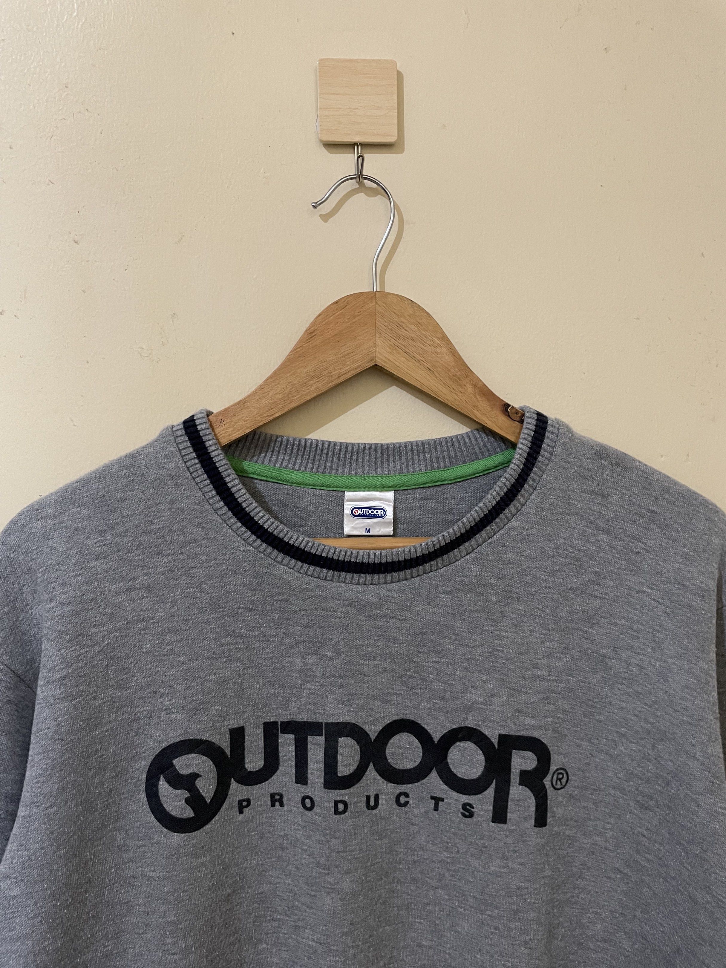 Outdoor Crewneck Sweatshirt (Category: Formal Shirts) located in Pasig City. Submitted by 2ftythrift (Listing ID 1418774550, Image 2). Description: Measurements: Length: 27 Width: 23 Issue/s: none.