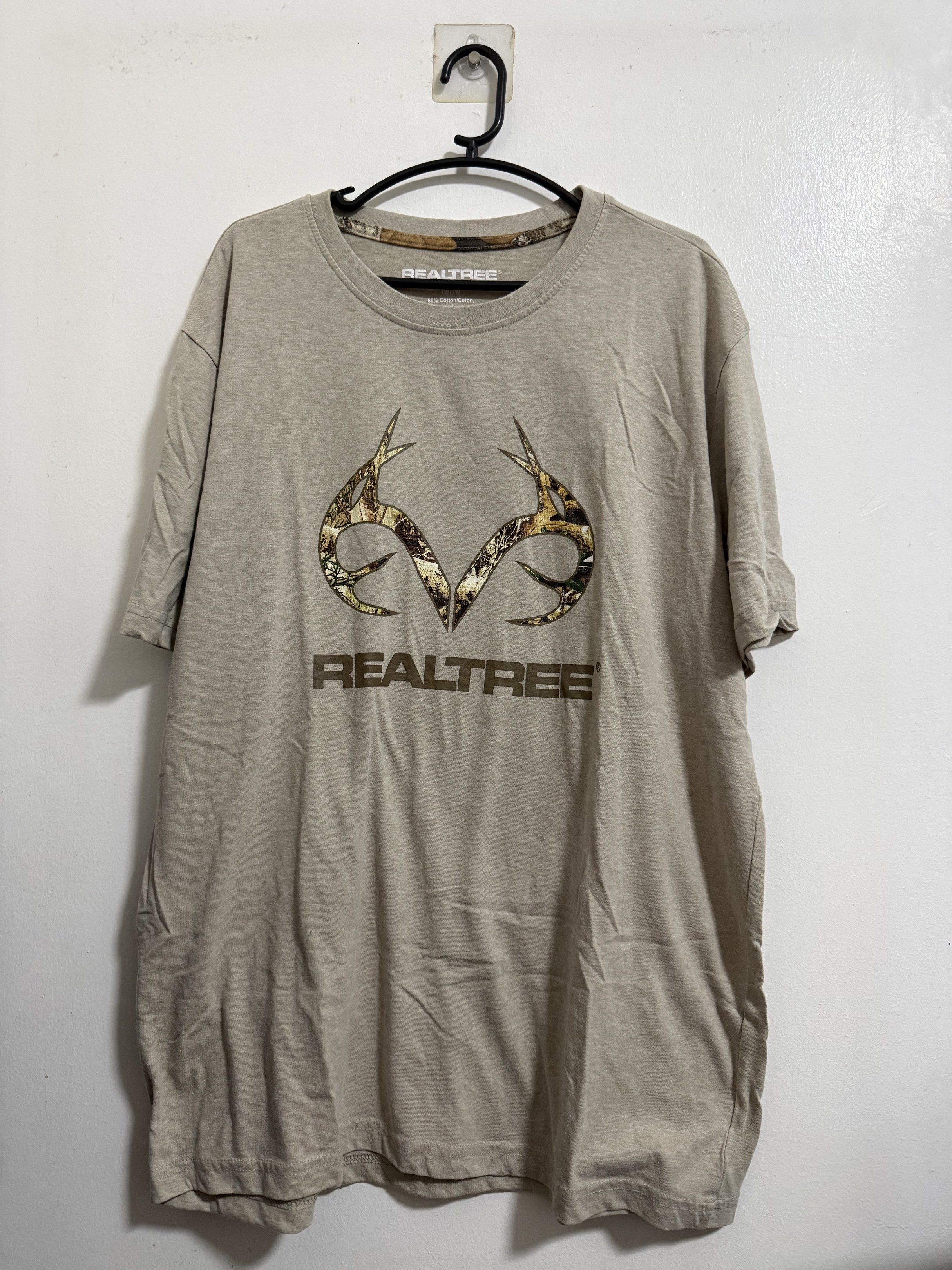 RealTree Camo T-shirt (Category: Tshirts & Polo Shirts ) located in Bulacan. Submitted by isnvl (Listing ID 1418768212, Image 1). Description: - RealTree Camo T-shirt - Size: M - Features RealTree logo with camo design - Material: Cotton-polyester blend - Condition: Good.