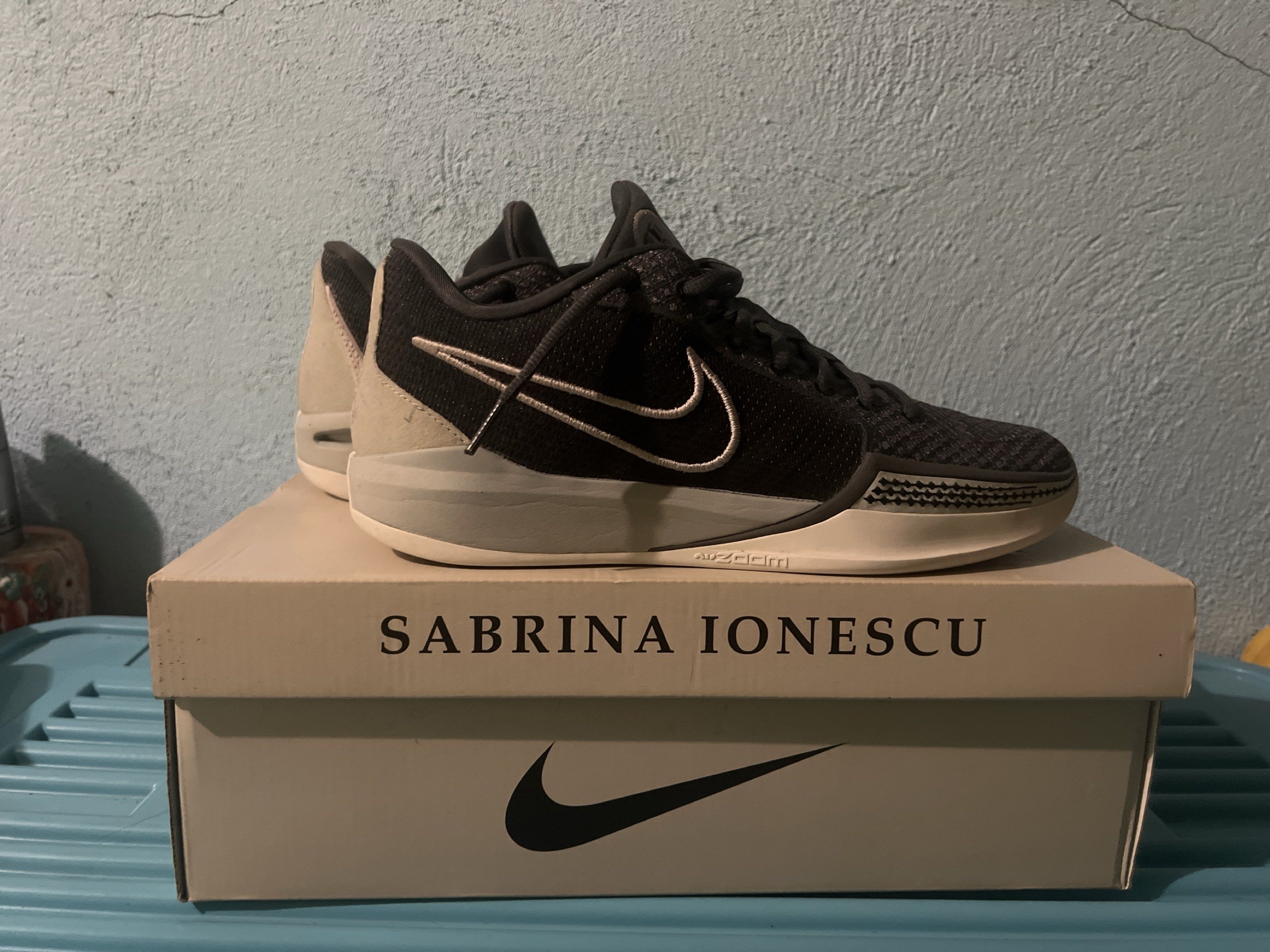 Sabrina One Dark Grey/Violet Colorway (Category: Sneakers) located in Bacolod City. Submitted by sac0410 (Listing ID 1418698285, Image 1). Description: FS: mga bossing bought from TITAN unisex actually sa inyo na po ung shipping fee Issue: Walang insole.