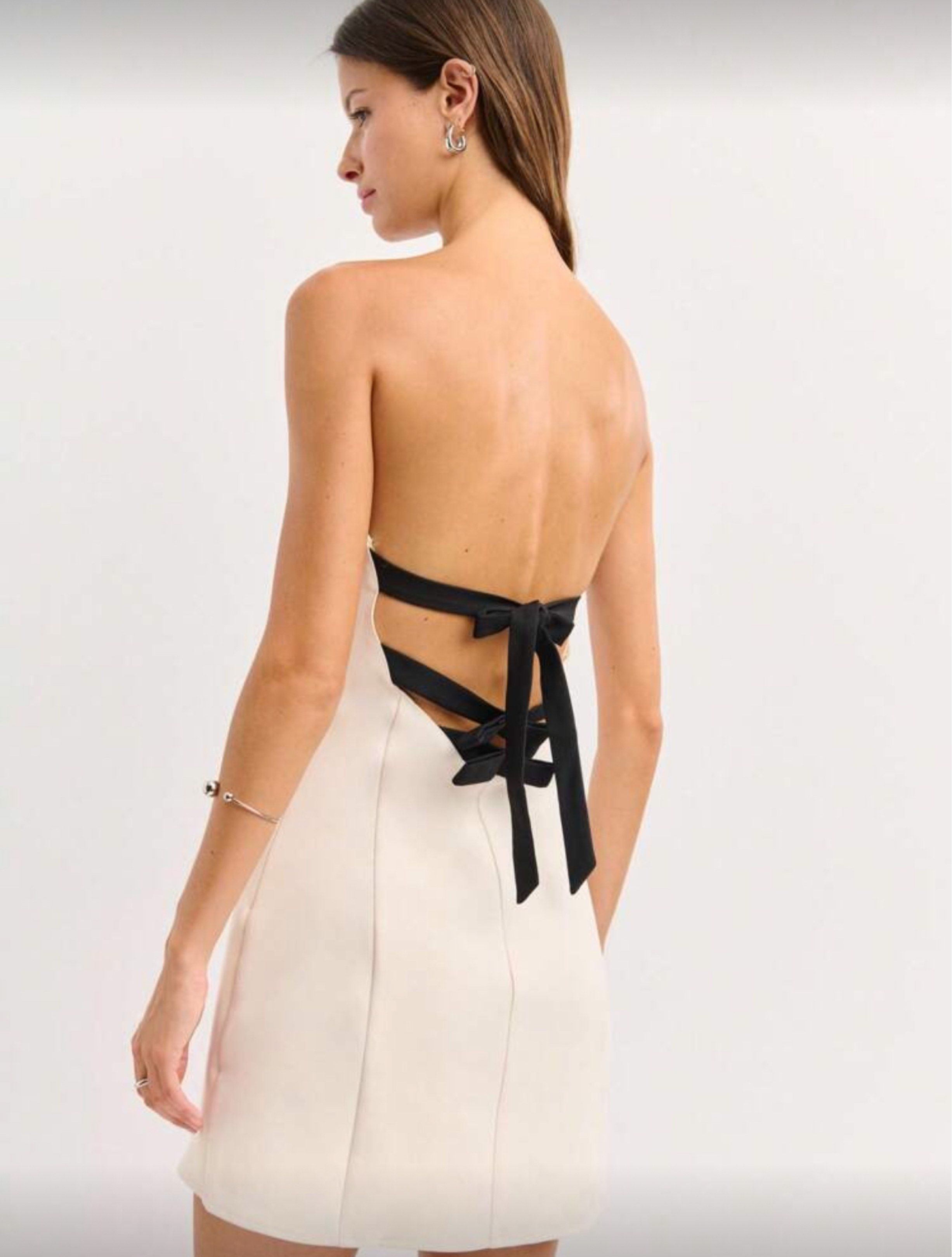 Strapless Beige Mini Dress with Bow Detail (Category: Dresses) located in Cebu City. Submitted by chocogab (Listing ID 1418713545, Image 2). Description: - Strapless mini dress - Contrasting black trim and bow detail - Flattering A-line silhouette - Unique back design with black straps and bows - Perfect for special occasions and nights out tried on and used for a corpo shoot only .