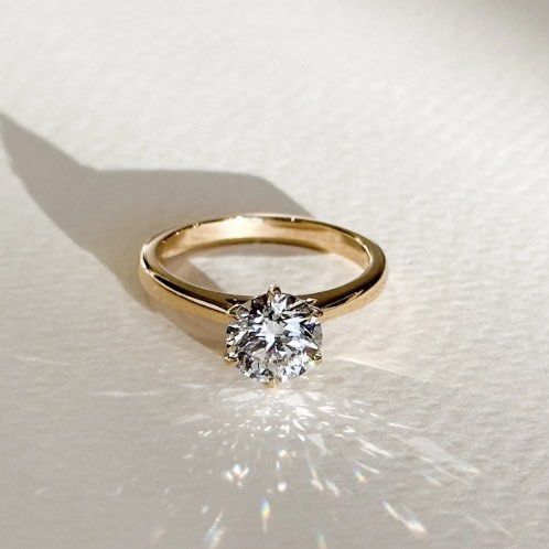 Tiffany & Co–Inspired 2ct Lab-Grown Diamond Engagement Ring (Category: Rings) located in Del Monte. Submitted by bellamente (Listing ID 1418598645, Image 1). Description: Tiffany & Co–Inspired 2ct Lab-Grown Diamond Engagement Ring ✨ Elegant. Timeless. Forever classic. This stunning engagement ring is inspired by the iconic Tiffany & Co classic solitaire design, featuring a refined 6-prong setting that maximizes brilliance and never goes out of st