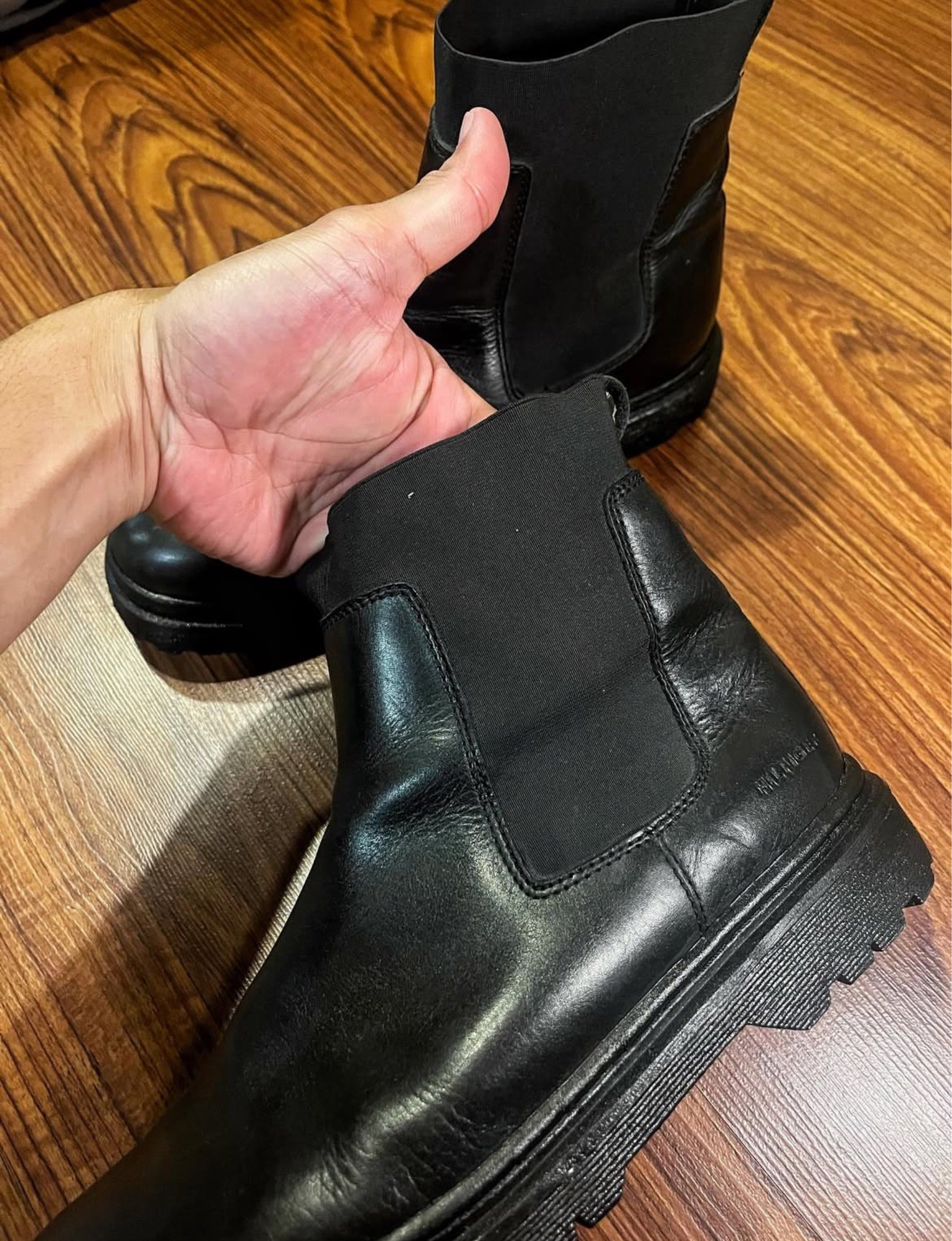 Tommy Hilfiger (Category: Boots) located in Pasig City. Submitted by ukaygodd (Listing ID 1418732709, Image 2). Description: Tommy Hilfiger Chelsea Boots . Leather material, replaced outsole Good overall condition, no issue, used but not wornout 8.5/10 condition . US9 on tag Fits US9.5 -US10 P2800.