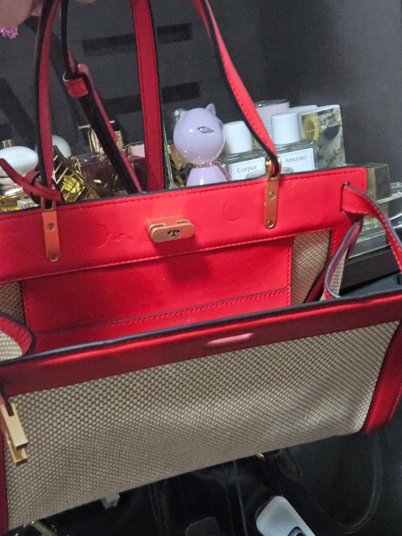 Tory Burch Lee Radziwill (no raincoat) (Category: Luxury Bags & Wallets) located in Taguig. Submitted by m_lim (Listing ID 1418764646, Image 3). Description: Preloved.