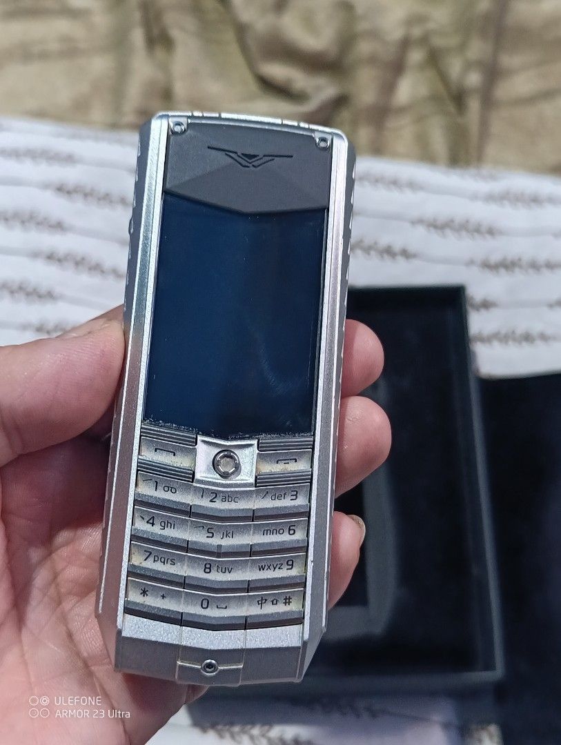 Vertu ascent X luxury (Category: Early Generation Mobile Phones) located in Mandaluyong City. Submitted by meituv7 (Listing ID 1418599132, Image 3). Description: box vertu luxury phone key needs new battery mandaluyong.