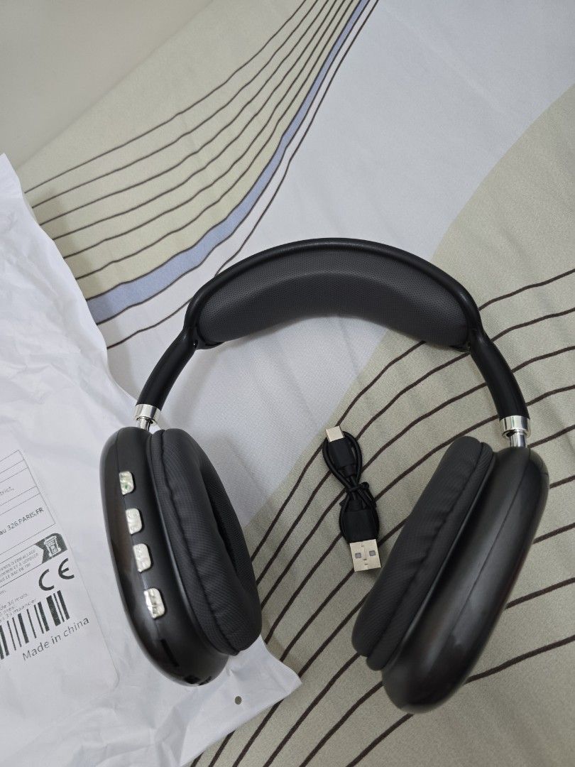 Wireless Bluetooth Headphones - Black65561075601410110
