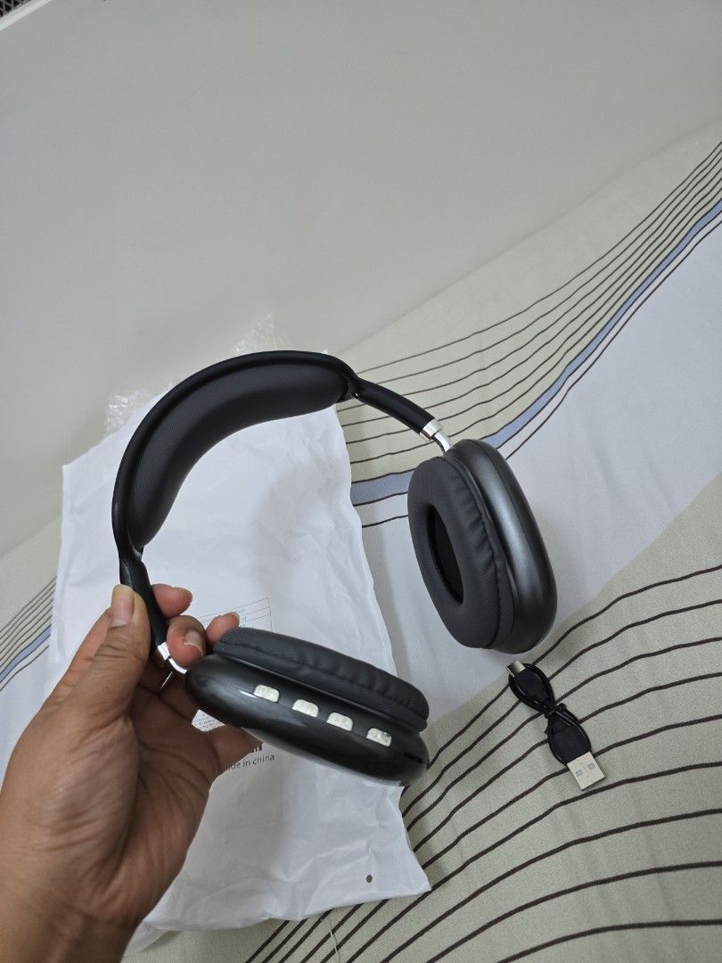 Wireless Bluetooth Headphones - Black65561075601410112