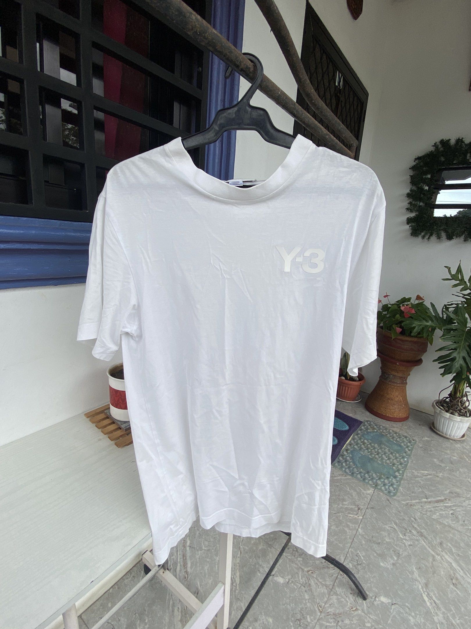 Y3 adidas | Yohji Yamamoto White Shirt (Category: Shirts) located in Batangas. Submitted by dae.clutter (Listing ID 1418629955, Image 2). Description: Y3 White Shirt Needs Wash XS/TP Approximate Measurements (Women’s): Chest 31-33 inches / 74-84 cm; Waist 25-27 inches / 64-69 cm. Approximate Measurements (Men’s/Unisex): Width (Pit-to-Pit) approx 18 inches / 45-46 cm; Length approx 25-27 inches. 520 + sf .