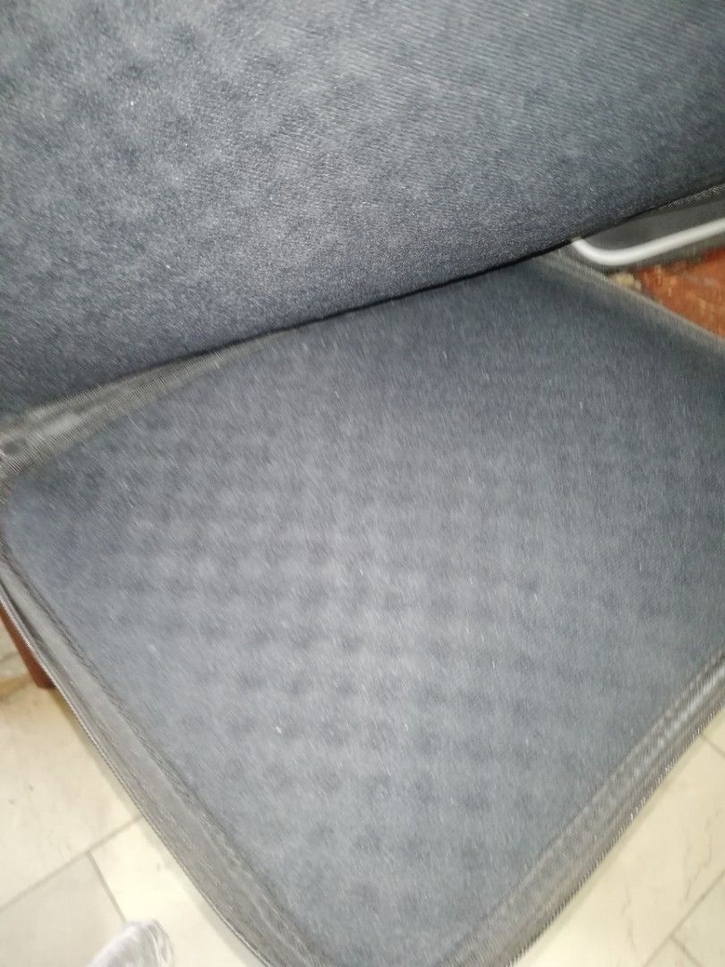 Zeroshock laptop case (Category: Laptops & Notebooks) located in Paranaque City. Submitted by 4thestate.surplusan (Listing ID 1418626468, Image 3). Description: Laptop case. Zero shock. Pls see pics.