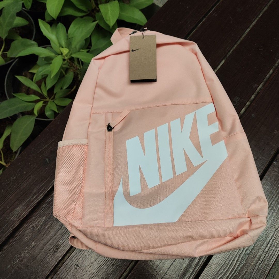 (1,200 pesos only) Nike Elemental Backpack - 20L (Category: Backpacks) located in Taguig. Submitted by panicxitsxjim (Listing ID 1418833446, Image 1). Description: Brand new Nike backpack in pink. 20L capacity. Features Nike logo and side pocket. Still in original packaging..