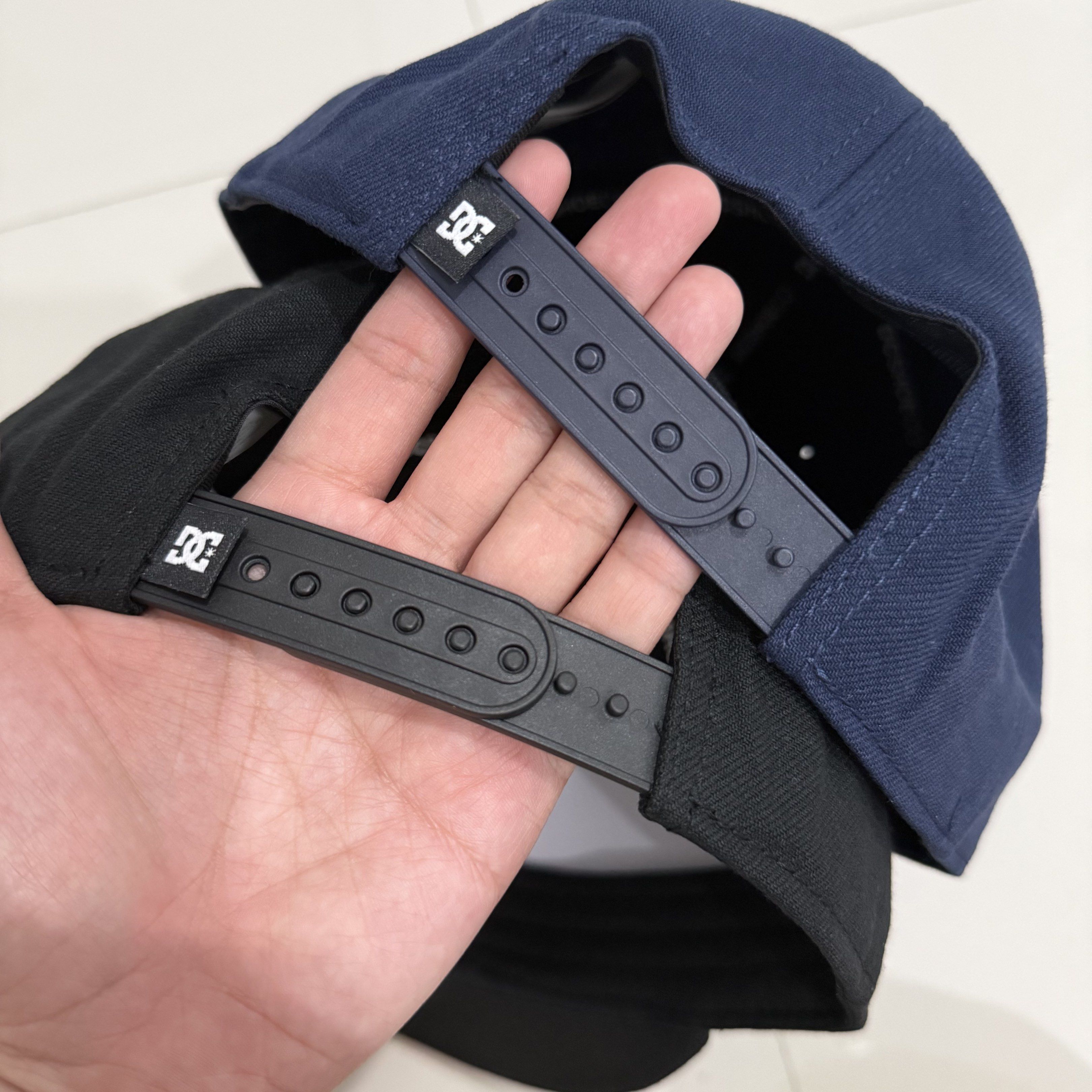 50% BELOW SRP ‼️ DC SEMI PRO SNAPBACK (Category: Caps & Hats) located in Manila. Submitted by snwdrp2020 (Listing ID 1418812582, Image 3). Description: DC SEMI PRO SNAPBACK CAPS FOR SALE ‼️ Actual pics posted ♨️ Original / Legit ♨️ Brandnew with tags. No issue ♨️ Super Below SRP ♨️ ₱ 995 only each ✨✨✨ FIXED PRICE. (SRP: ₱ 2,290 ❌❌❌) Available Colors: Black & Blue 📌 Makati / BGC ⚠️ Shipping fee is shouldered by the buyer ⚠️ Proof of transactions?