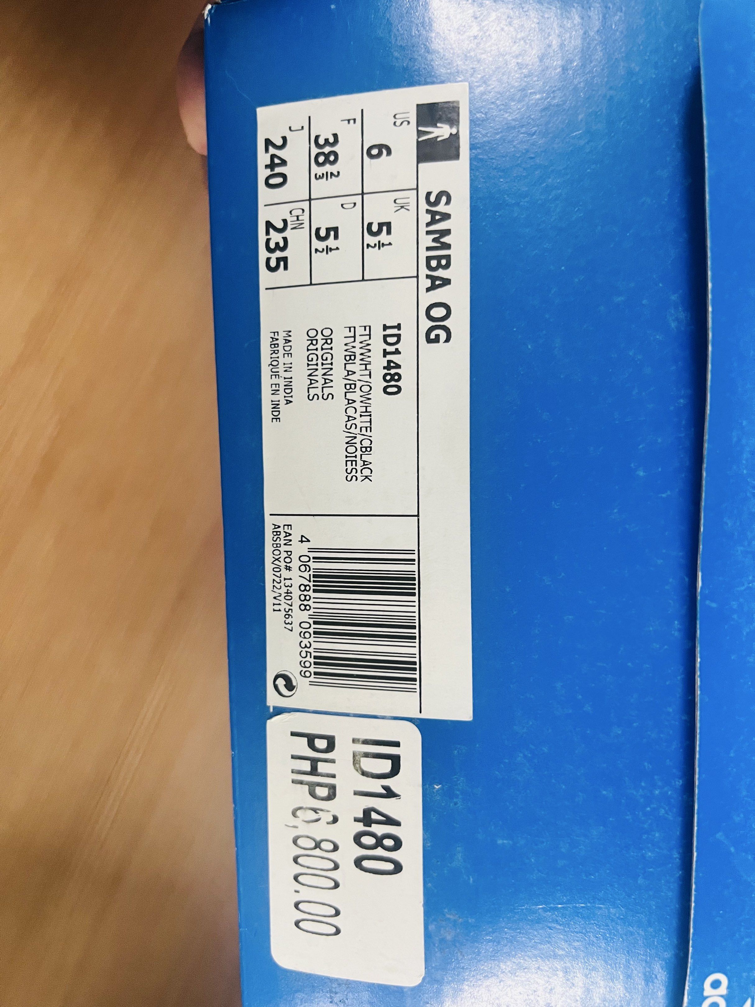 Adidas Samba OG "Off White/CoreBlack" (Category: Sneakers) located in Quezon City. Submitted by japs199x (Listing ID 1418804975, Image 2). Description: Twice used at the mall only. Size: 6US (24cm) Bought from Footlocker TriNoma (6,800php) No issue Moneyback if there's any. RFS: Di na nagagamit..