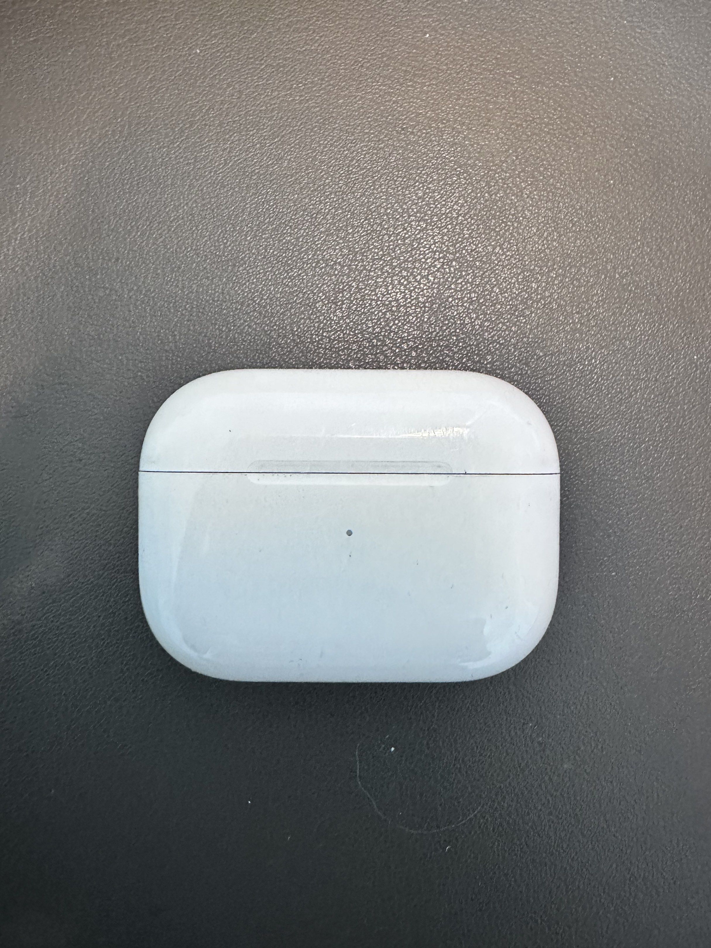 AirPods Pro (Category: Earphones) located in Quezon City. Submitted by paola59 (Listing ID 1418942657, Image 1). Description: Apple AirPods Pro 1 Light scratches Good condition No issues Comes with original box and extra buds.