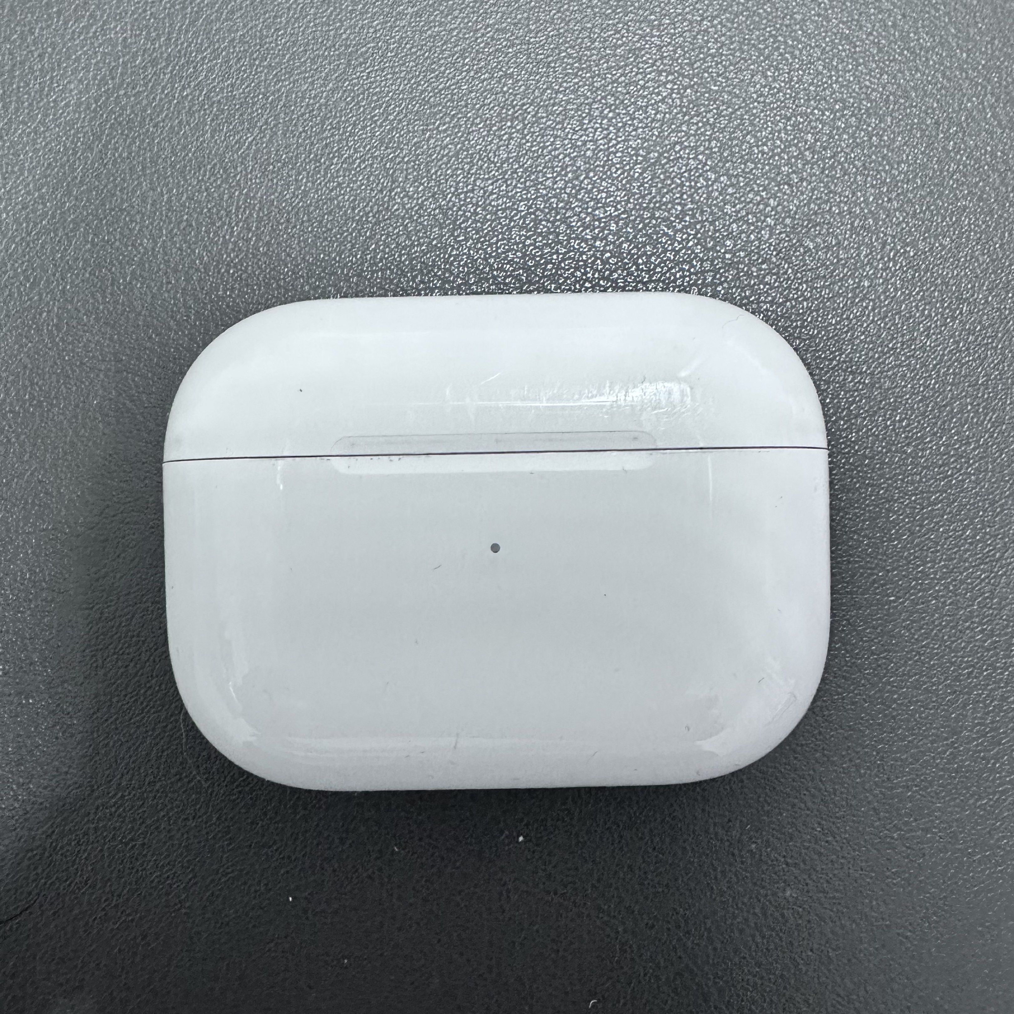 AirPods Pro (Category: Earphones) located in Quezon City. Submitted by paola59 (Listing ID 1418942657, Image 2). Description: Apple AirPods Pro 1 Light scratches Good condition No issues Comes with original box and extra buds.