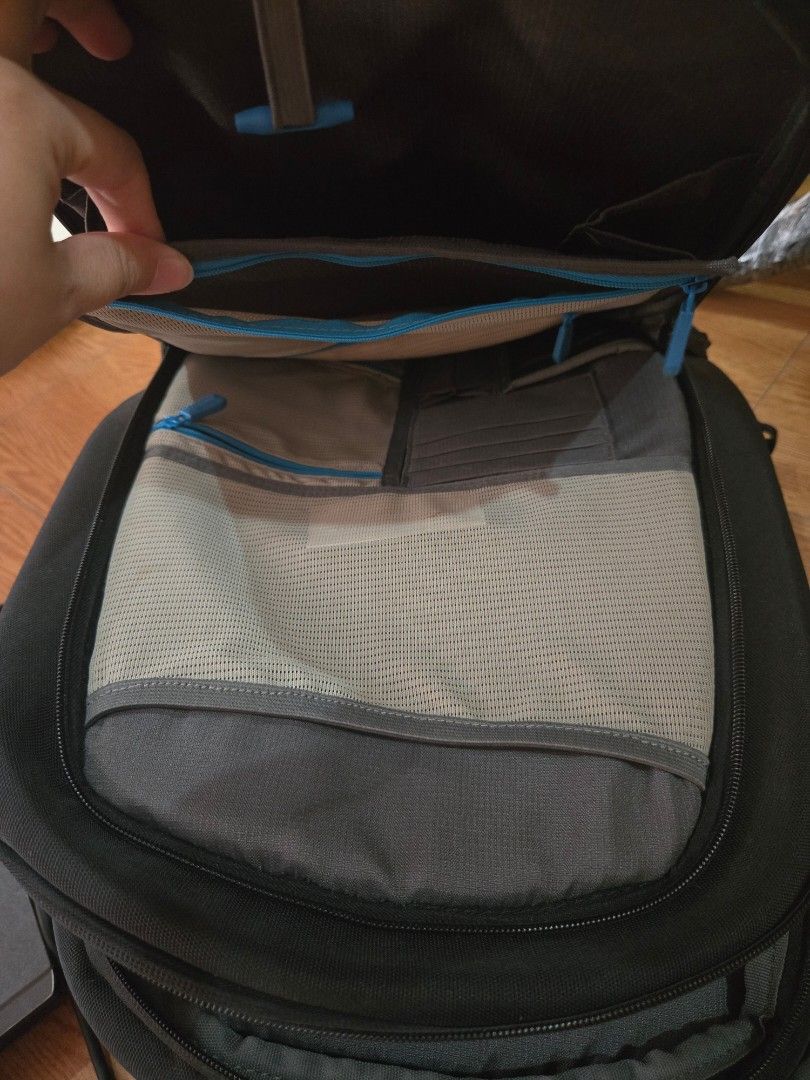 Alienware Gaming Laptop (Category: Laptops & Notebooks) located in Quezon City. Submitted by coco_chi (Listing ID 1418820854, Image 3). Description: Used but not abused, bihira lang gamitin. Specs on the photos provided. Test all you want. .