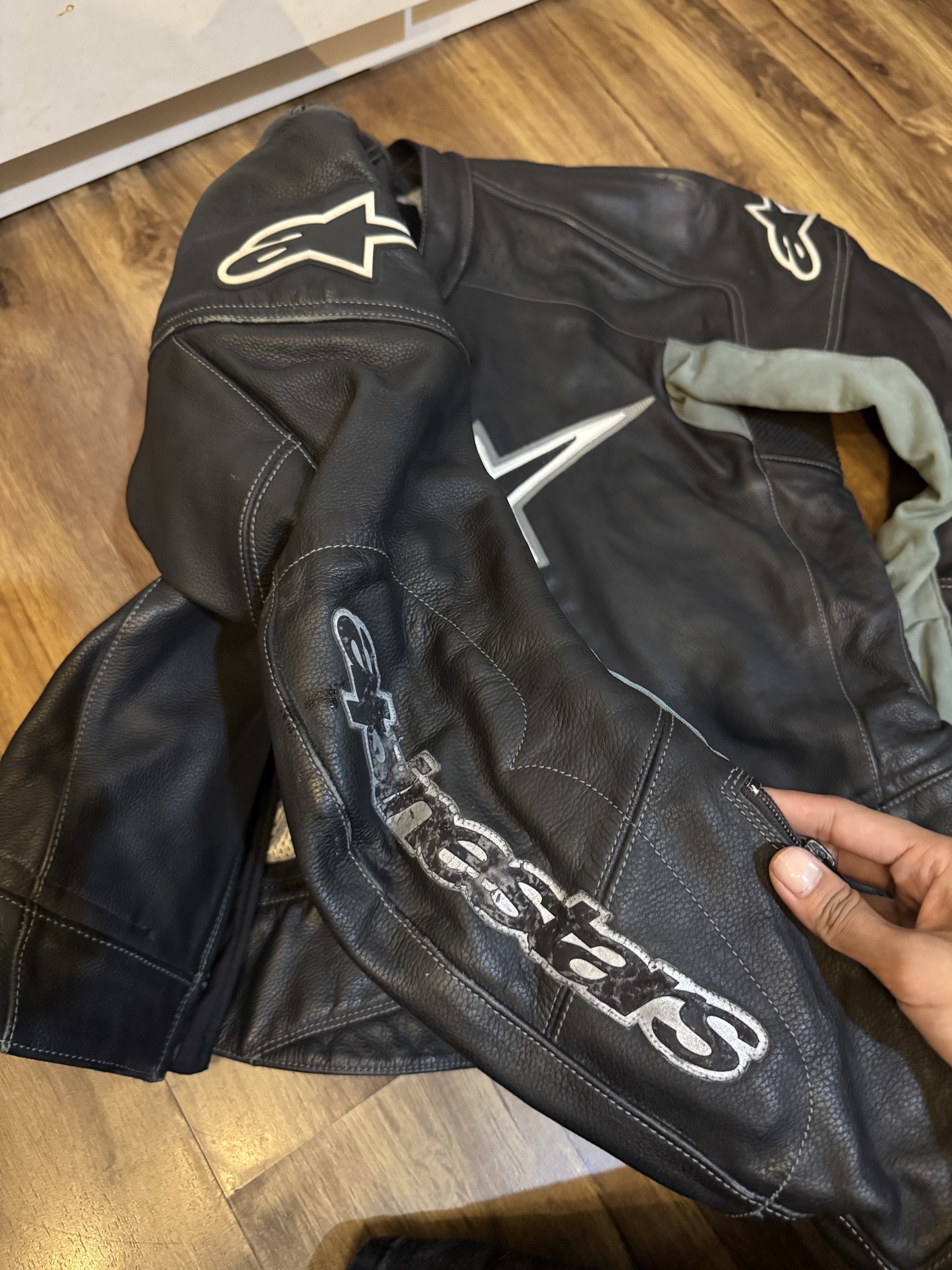 Alpinestars Leather Motorcycle Jacket (Category: Coats, Jackets and Outerwear) located in Manila. Submitted by leonardo.declutter (Listing ID 1418929094, Image 2). Description: - Alpinestars leather motorcycle jacket - Color: Black with white and silver accents - Features Alpinestars logo - Size: EUR 52 / USA 42 - Breathable mesh lining - Outer shell: 100% cow leather - Lining: 100% polyester.