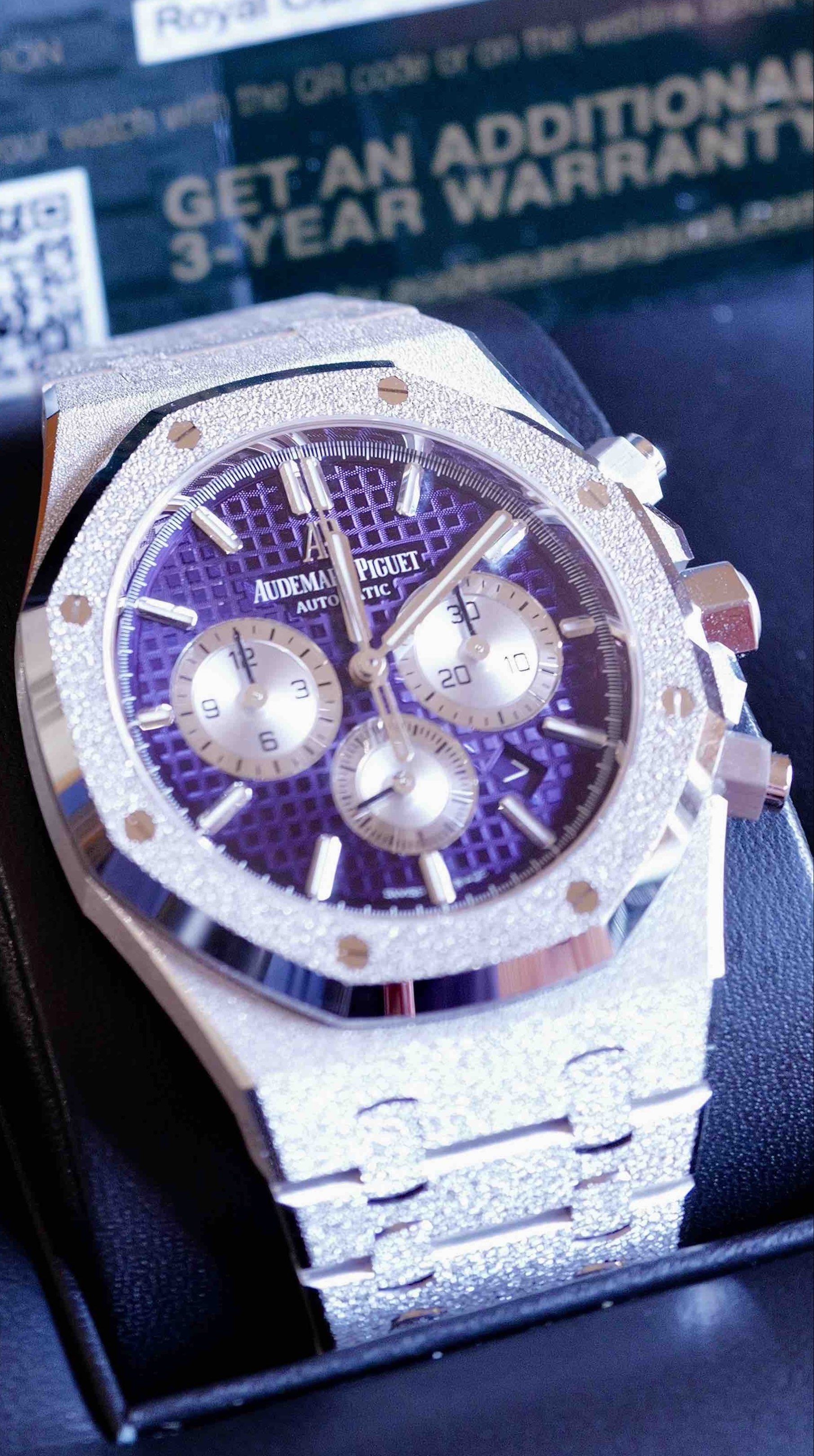 Audemars Piguet Royal Oak Chronograph (Category: Luxury Watches) located in Pasig City. Submitted by capt.aop (Listing ID 1418905325, Image 1). Description: Audemars Piguet AP Royal Oak Chronograph, Hammered Platinum Finish, Purple Dial 40th Anniversary; Boutique Only edition 2020 14,000,000 Collectors .