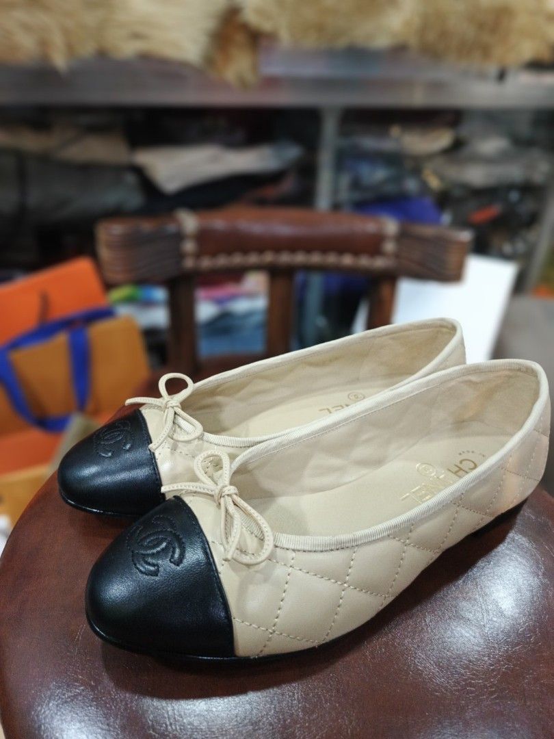 Authentic Chanel Quilted Ballet Flats (Category: Flats & Sandals) located in Itogon. Submitted by designerluxeshop (Listing ID 1418822758, Image 3). Description: Pre-owned Chanel quilted ballet flats with authenticity document, dustbag and box size 39, 💯% original, in good condition, shipping is free, message me if interested, delivery is by schedule discount is offered for cash buyer layaway is accepted 20% downpayment 80% balance payable up to