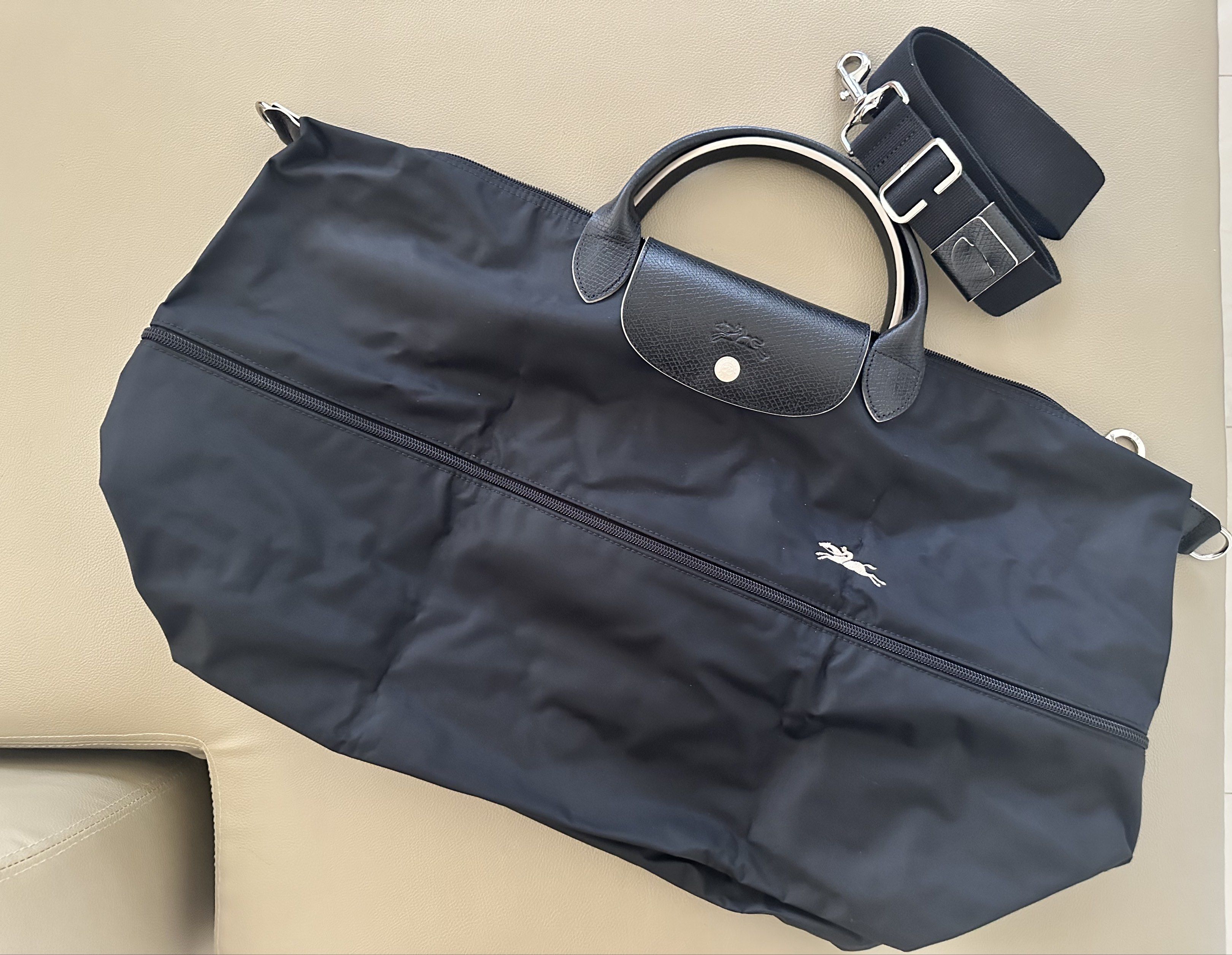 Authentic Longchamp Le Pliage Travel Bag in black (Category: Shoulder Bags) located in Muntinlupa City. Submitted by DeclutterShop (Listing ID 1418836725, Image 2). Description: Authentic Longchamp Le Pliage Travel Bag Expandable Lightly used No gross stains, marks or signs of wear.