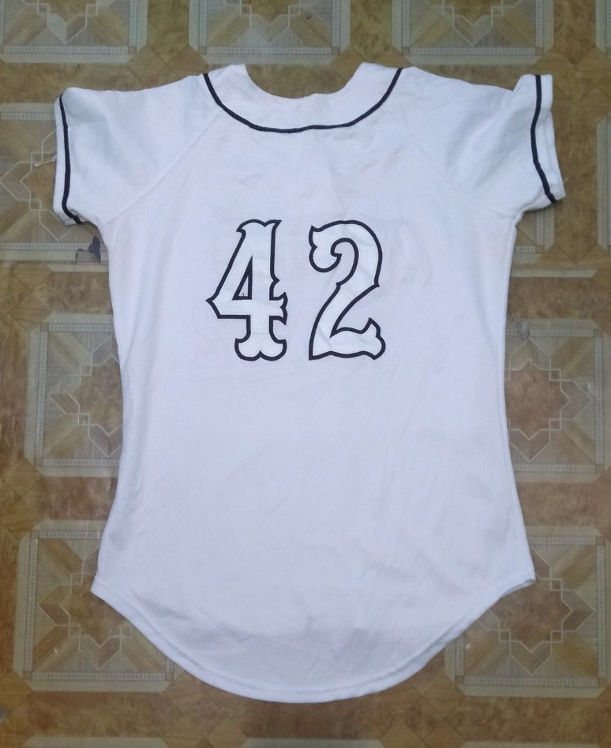 Baseball Jersey for her (Category: Activewear) located in Pila. Submitted by franklinsanity (Listing ID 1418837444, Image 2). Description: Dimes: Length - 27" width - 19" issue: may konting himulmol s likod ng neckline dm if interested.
