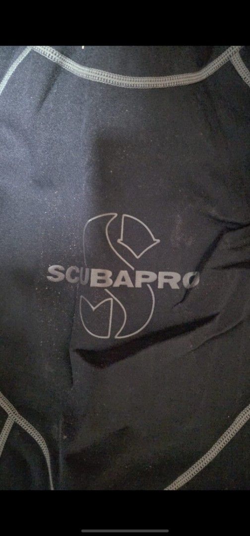 bcd diving set (Category: Other Sports Equipment and Supplies) located in Singapore. Submitted by movingsaleforever (Listing ID 1418852765, Image 2). Description: bought brand new rfs:not diving anymore hence selling off cheap good set good condition.