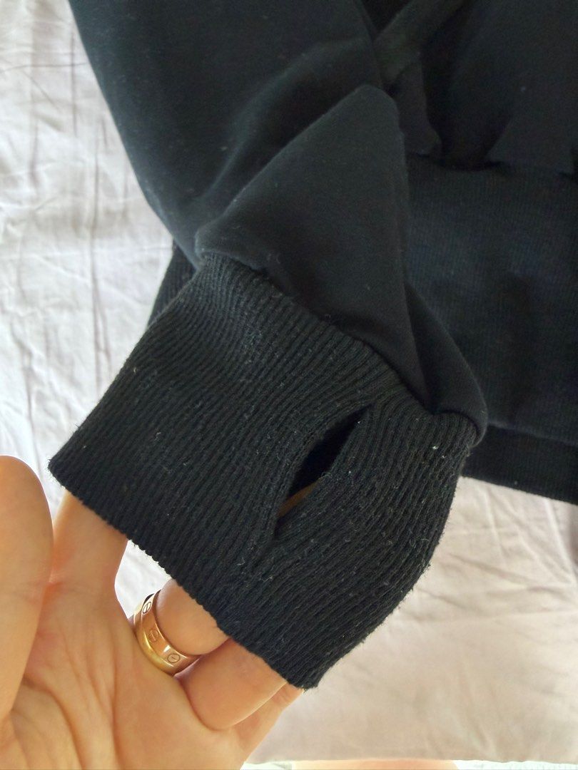 Black jumper (Category: Women's Clothes) located in Melbourne. Submitted by ninalavenda (Listing ID 1418933910, Image 2). Description: .