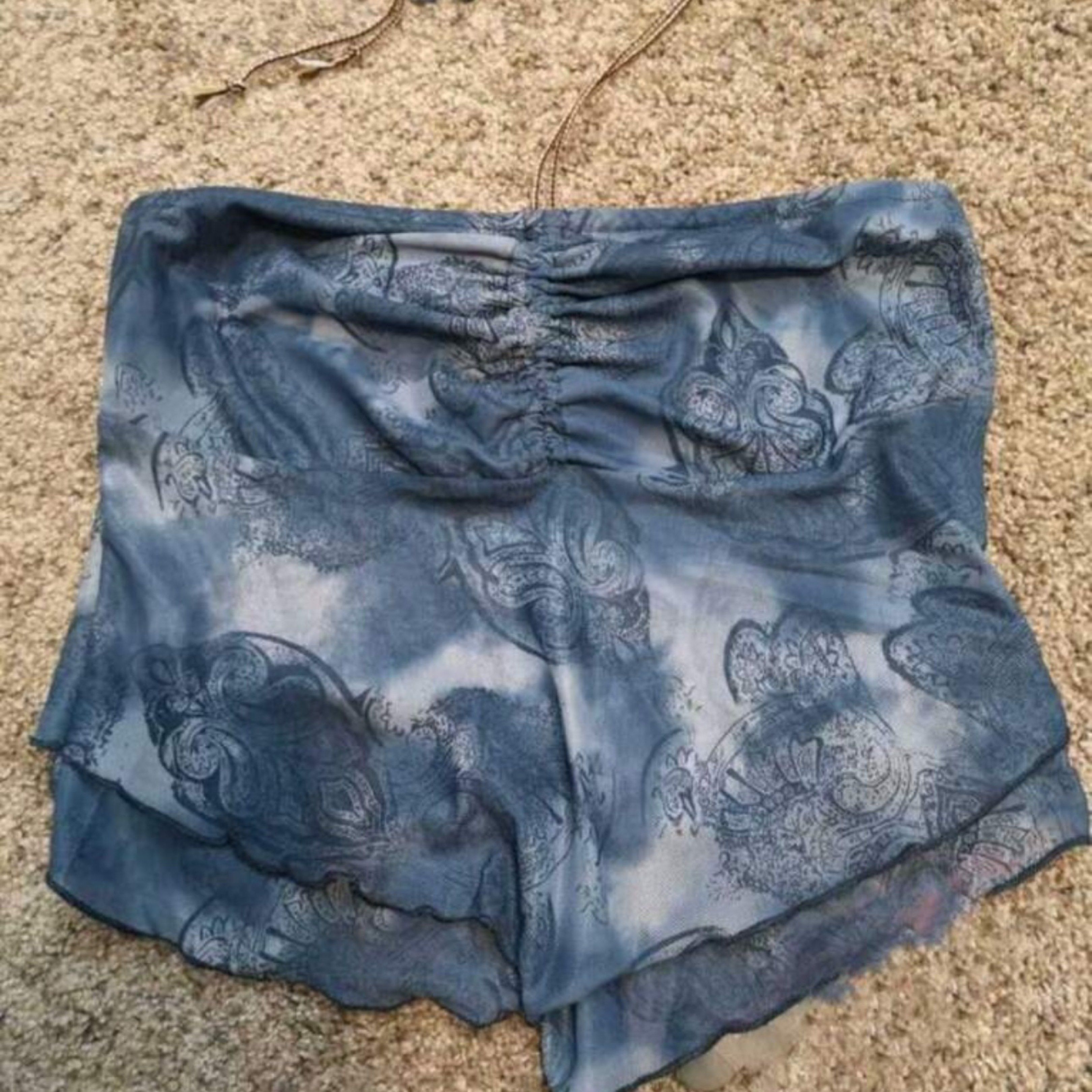 Blue Paisley Tube Top (Category: Sleeveless) located in Legazpi City. Submitted by loveagainz (Listing ID 1418856539, Image 2). Description: - Used once at the beach - Blue paisley tube top - Ruched front detail - Layered, ruffled hem - Size: M - Bust: 29.1 inches - Length: 10.2 inches - Lightweight, possibly sheer fabric.