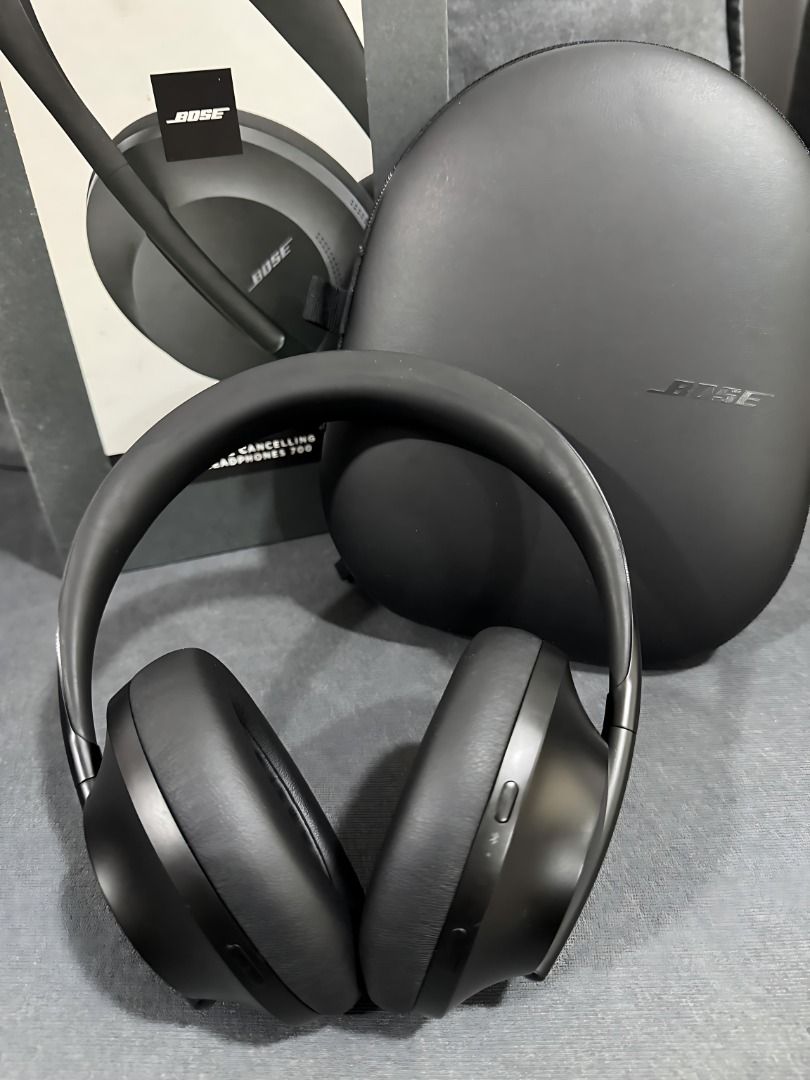 Bose Headphones (Category: Headphones & Headsets) located in Makati City. Submitted by purestone-bf06 (Listing ID 1418857345, Image 3). Description: a quiet comfort Bose headphones Seldom Used Bose Noise Cancelling Headphones 700 Brand-new Earpads direct from Bose Service Center Newly cleaned by Bose Service Center Perfect condition, as good as new Stopped using this when i got my Apple Airpods also listed here (https://www.carousell.ph/p/apple-a