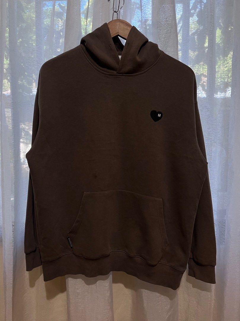 Brown Hoodie with Heart Patch (Category: Hoodies) located in Surigao. Submitted by vbimo (Listing ID 1418858163, Image 1). Description: Size Medium Dimes - 23 x 26 No issue Good as new Bad lighting .