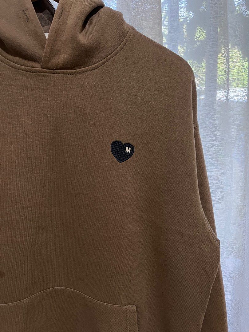 Brown Hoodie with Heart Patch (Category: Hoodies) located in Surigao. Submitted by vbimo (Listing ID 1418858163, Image 3). Description: Size Medium Dimes - 23 x 26 No issue Good as new Bad lighting .