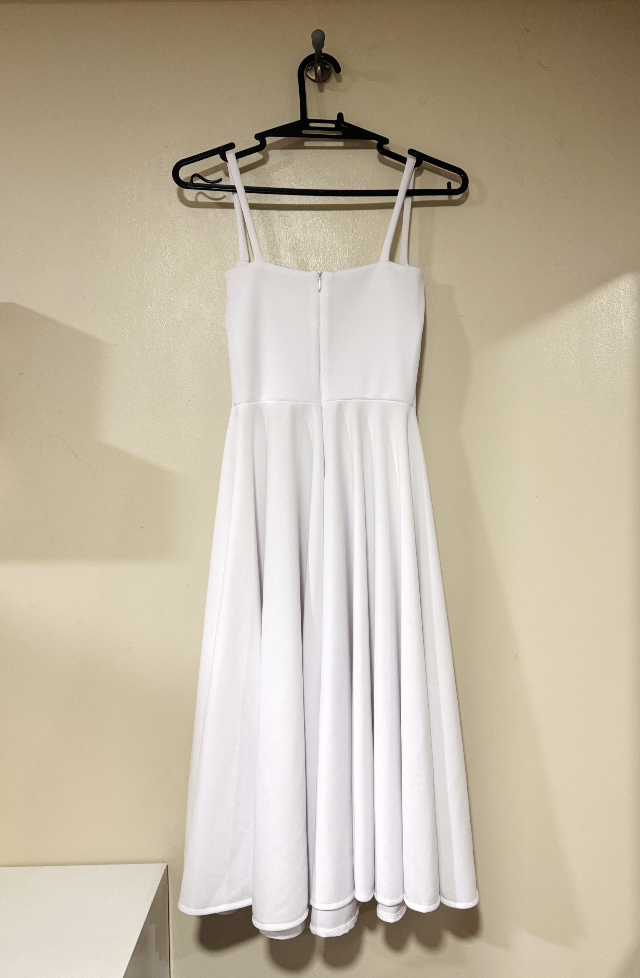Bustier Midi Dress in White (Category: Dresses) located in Caloocan City. Submitted by andii.rhei (Listing ID 1418874193, Image 2). Description: -Bustier Midi Dress in White -Size: XS (Bust: 30-32 Waist: 24-27 Hips: 32-34) -Can fit up to S size -Brand: Heather Clothing -Perfect for a graduation or an event dress -Sweetheart Neckline -Padded -Cowl details -Thin straps -Back zipper fastening -Stretchable -Party -Solid -Fabric: Neoprene -95% Polyest