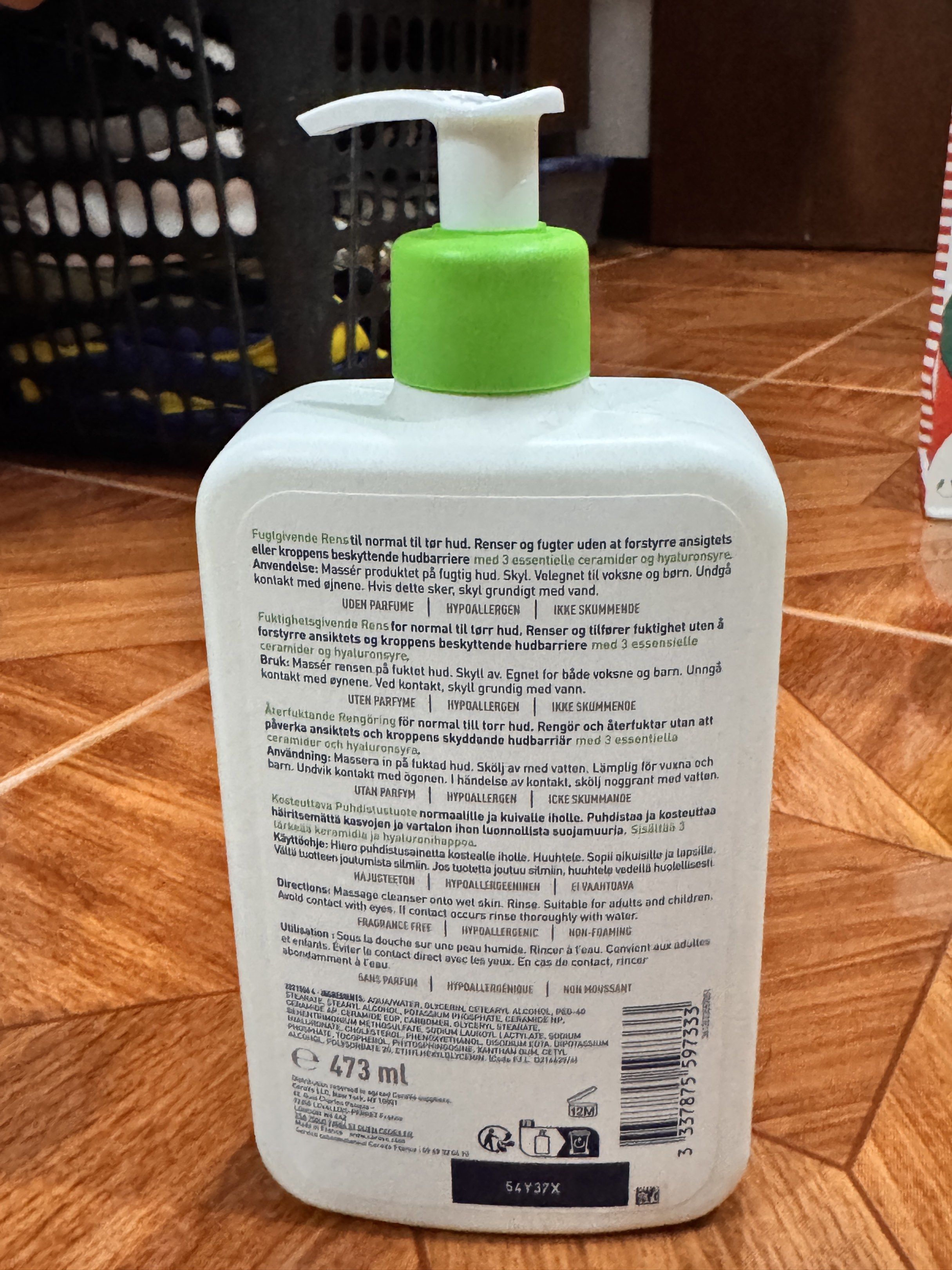 CeraVe Hydrating Cleanser 16 fl oz (Category: Face Care) located in Pasig City. Submitted by luvi_ (Listing ID 1418951989, Image 2). Description: - CeraVe Hydrating Cleanser for normal to dry skin. - Cleanses and hydrates. - Contains ceramides and hyaluronic acid. - Fragrance-free. - 16 fl oz / 473 ml. - Suitable for adults and children. - Non-comedogenic and hypoallergenic. Bought from Paris.