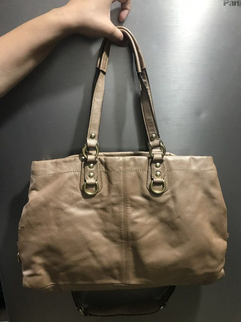 Coach Leather Handbag with Shoulder Strap (Category: Luxury Bags & Wallets) located in Manila. Submitted by kaloyyyyyy (Listing ID 1418780209, Image 3). Description: Authentic Vintage Coach Leather Tote/Crossbody Bag Brand: Coach Style Number: NPD1160-713613 Material: Soft full-grain cowhide leather (taupe/brown tone) Hardware: Brass-toned metal fittings Features: - Dual top handles + removable adjustable crossbody strap (for versatile wear) - Si