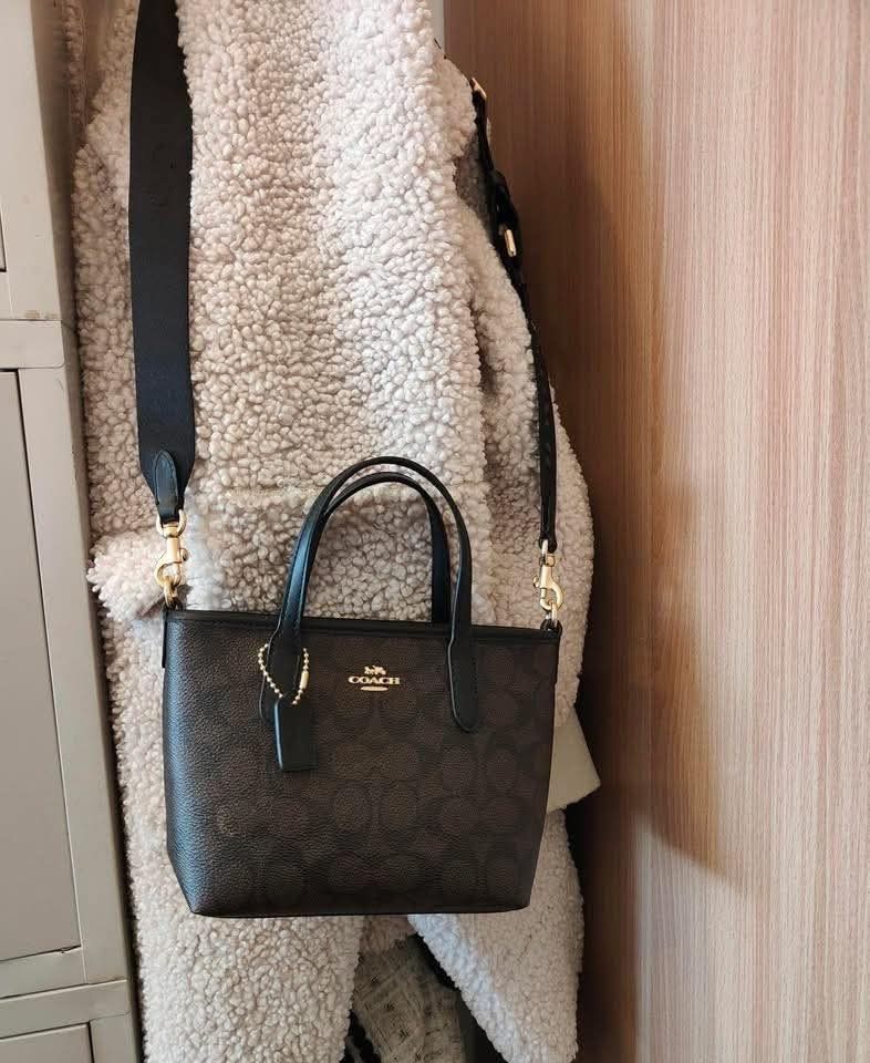 Coach Mini Tote Bag (Category: Luxury Bags & Wallets) located in Quezon City. Submitted by k2collection.mnl (Listing ID 1418956303, Image 1). Description: - Coach Mini Tote Bag - Top handle and detachable shoulder strap - Features the iconic Coach logo - Available in brown, white, beige, and pink - Secure zip closure - Elegant gold-tone hardware.