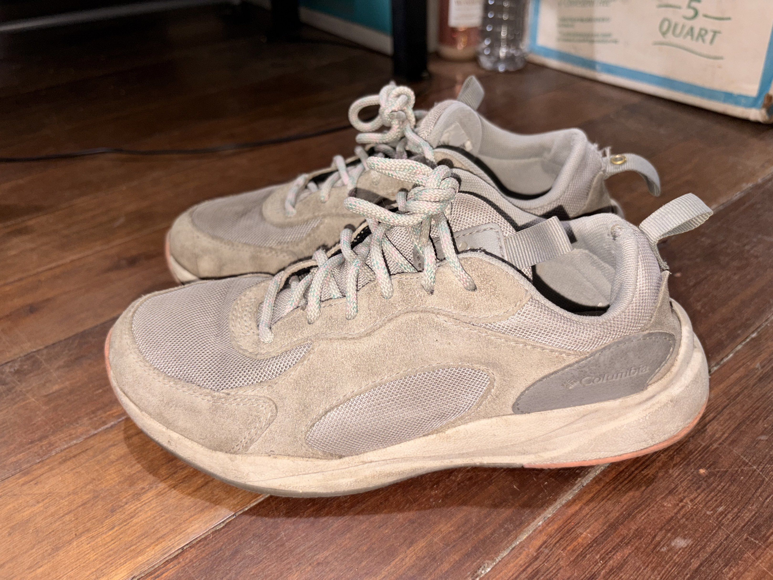 Columbia Pivot (size 7 women) (Category: Sneakers) located in Quezon City. Submitted by poomwarrior23 (Listing ID 1418949167, Image 1). Description: Selling for Php 800 - needs cleaning - issues on photos QC area.