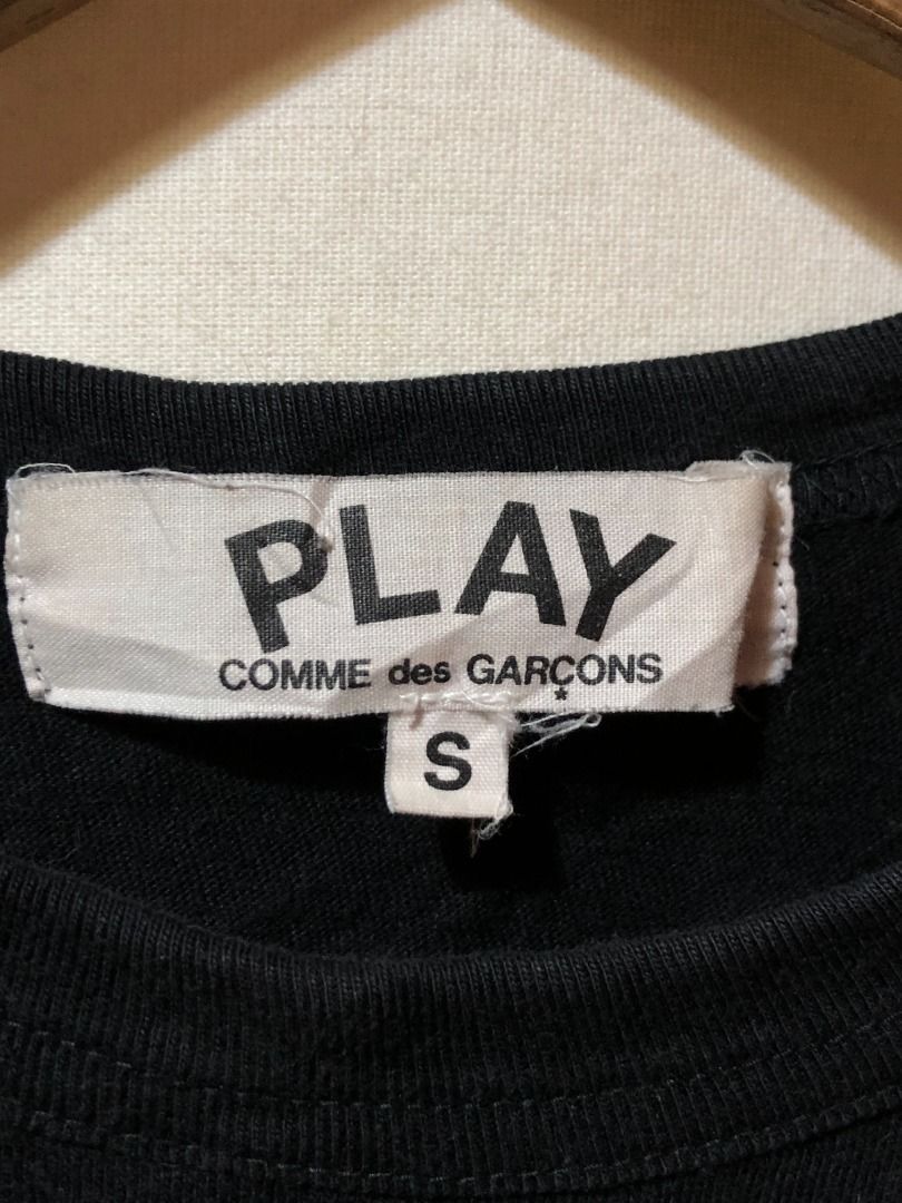 Comme des Garcons Play Double Heart T-shirt (Category: Shirts) located in Muntinlupa City. Submitted by cdgplaycorner (Listing ID 1418905385, Image 3). Description: CDG Black Twin Hearts S on Tag 16 W x 23 L Color rate 9.3/10 Excellent Condition 1700 .