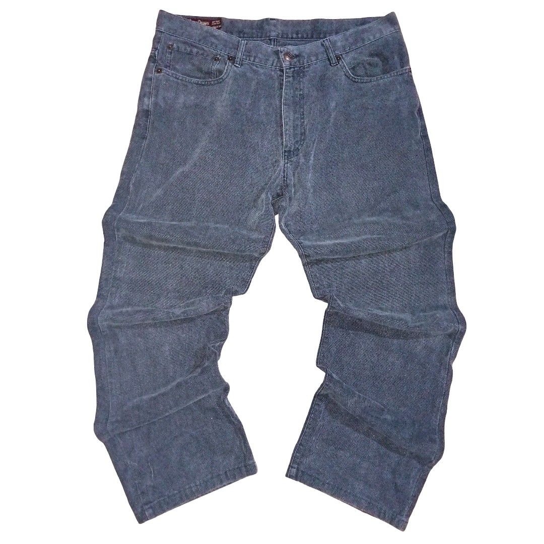 Marlboro Classics Jeans (Category: Jeans) located in Manila. Submitted by c4pybr (Listing ID 1418950647, Image 1). Description: SIZE 36 - Stylish corduroy jeans - Unique textured design - Front and back pockets - Button closure - Classic fit - Brand label included - Perfect for casual wear.