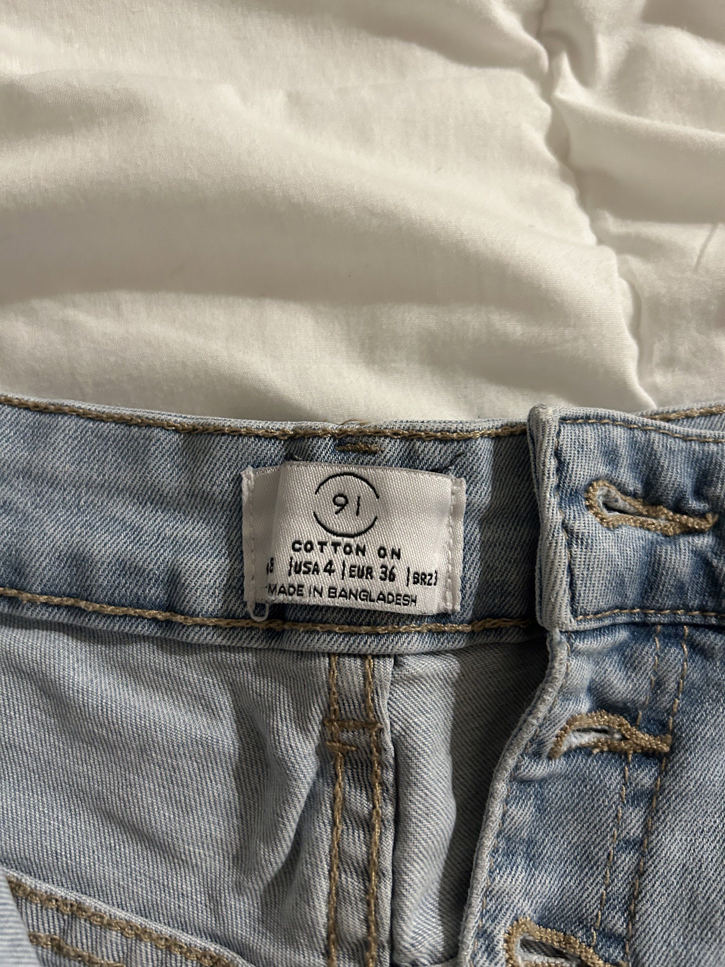 Cotton On Denim Shorts - Size 4 (Category: Shorts) located in Calamba. Submitted by baskybears (Listing ID 1418925183, Image 2). Description: - Cotton On denim shorts - Light wash - High-waisted - Button-fly closure - Size 4.