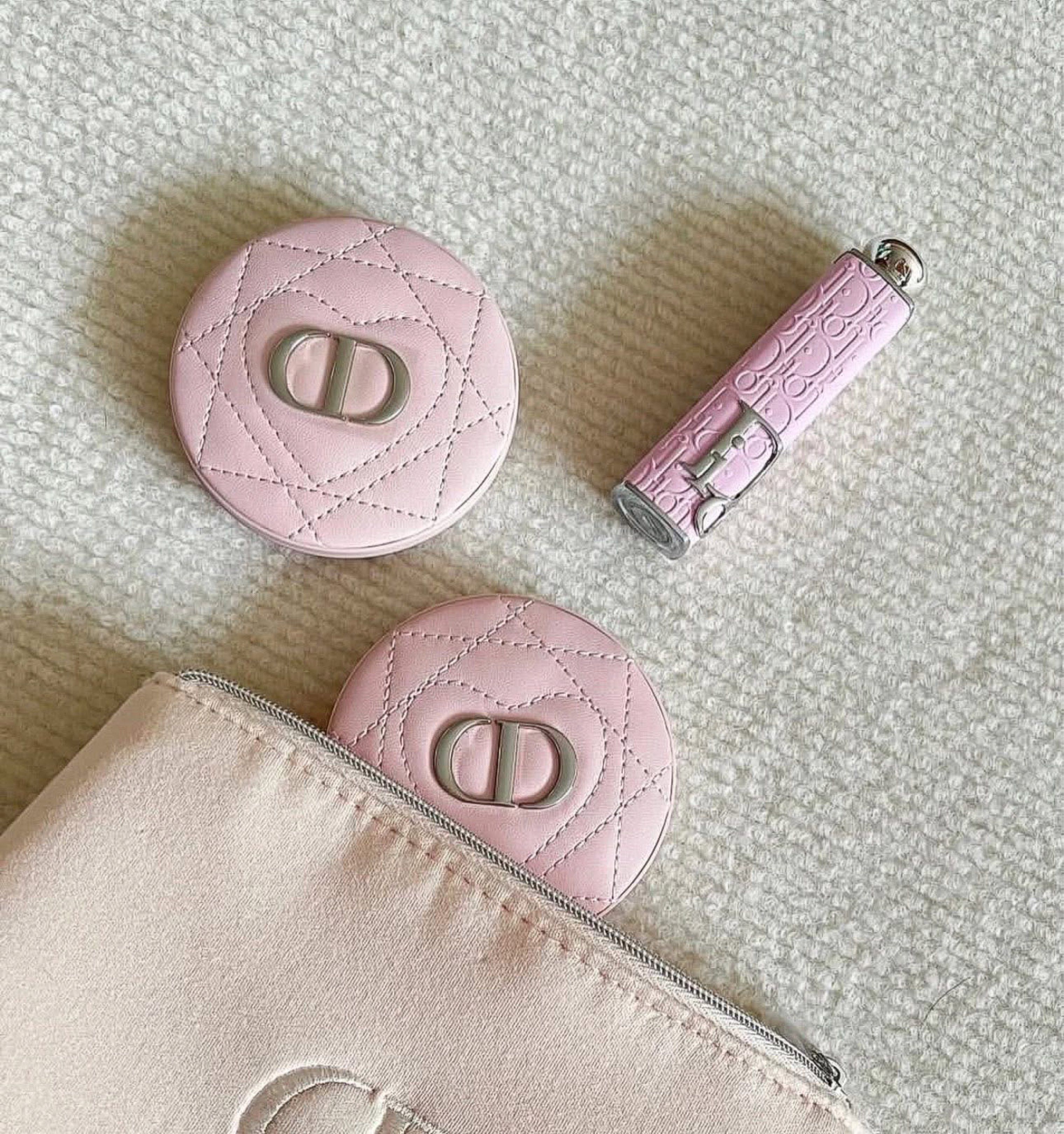 Dior Compact Mirror (Category: Makeup) located in San Leonardo. Submitted by iluvkopiii (Listing ID 1418950463, Image 1). Description: Authentic GWP CD Pocket Mirror Available color: • Light Pink • Fuchsia Pink ₱1,500 only with box The item is 100% authentic and not counterfeit or knockoffs..
